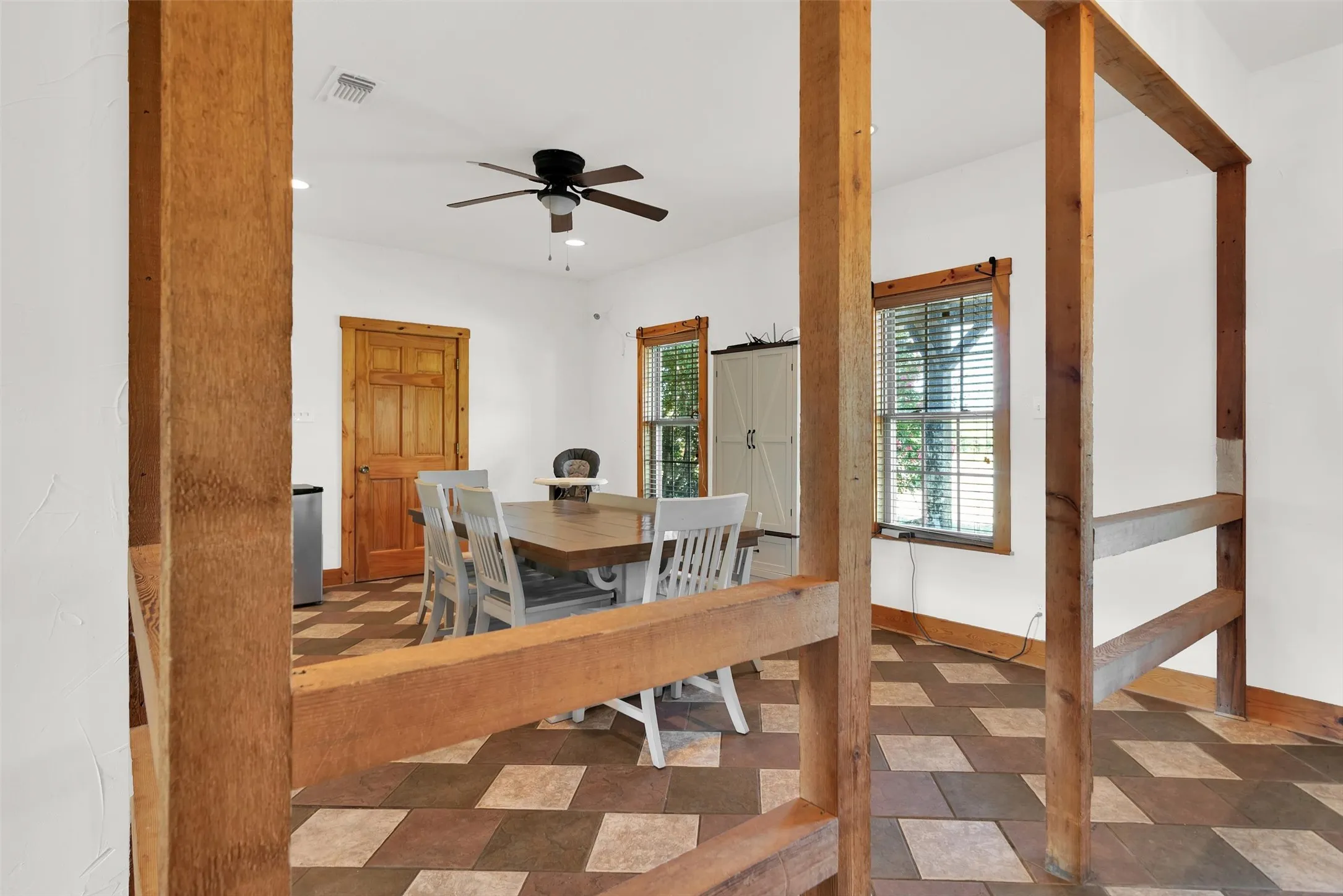 Single Family Residence For Sale in Fannin County , 8787 S State Highway 78, Leonard, Texas 75452, 4 Bedroom, 3 Bathroom, 1 Garage spaces, 2,805 Sqft, built in 2002, mls#21358634, Real Estate Agent in Leonard, Homes For Sale in Fannin county, Homes For Sale in Leonard, Realtor in Leonard Texas, Real Estate Brokerage Independent Realty Texas, Luminita Cordes Realtor