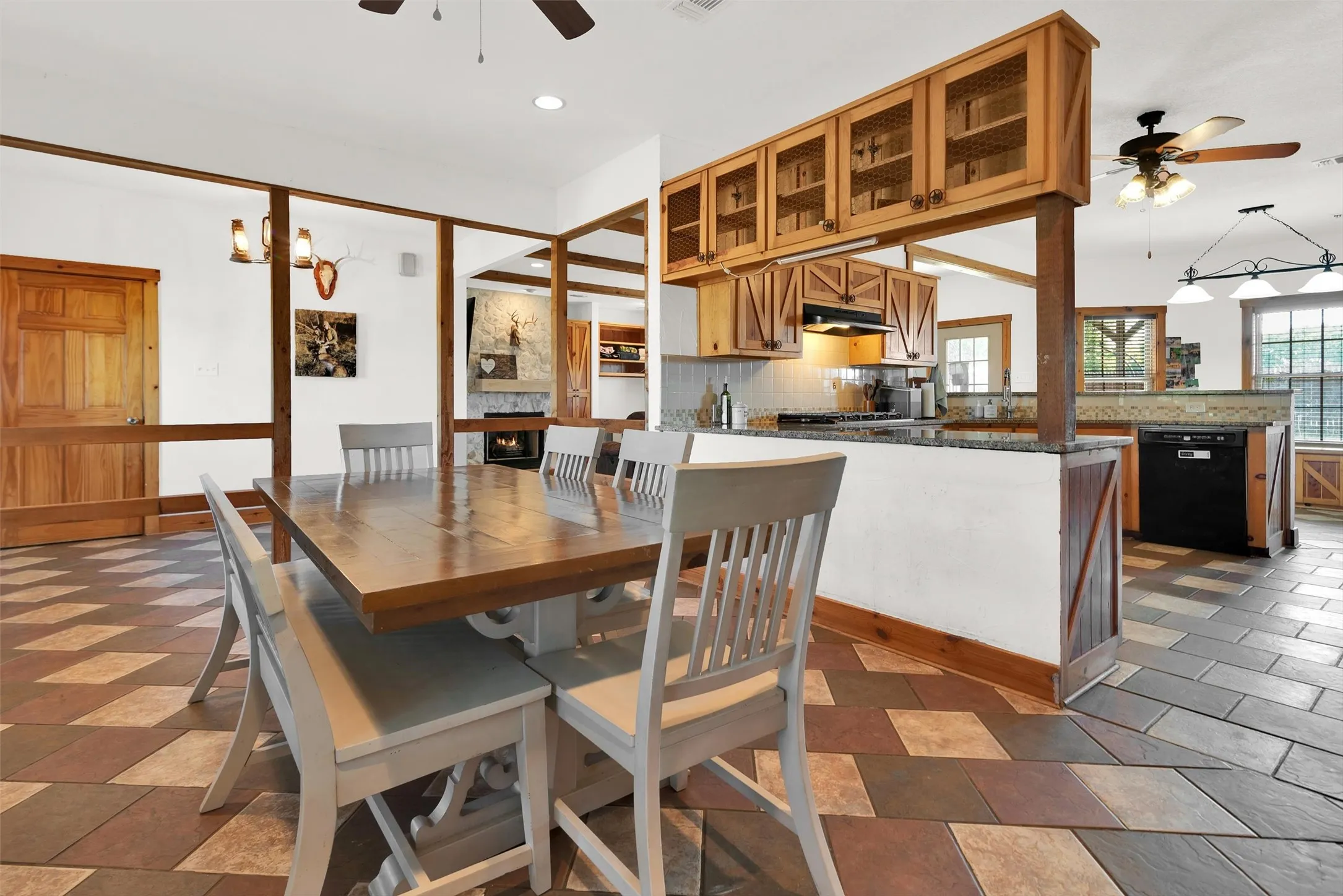 Single Family Residence For Sale in Fannin County , 8787 S State Highway 78, Leonard, Texas 75452, 4 Bedroom, 3 Bathroom, 1 Garage spaces, 2,805 Sqft, built in 2002, mls#21358634, Real Estate Agent in Leonard, Homes For Sale in Fannin county, Homes For Sale in Leonard, Realtor in Leonard Texas, Real Estate Brokerage Independent Realty Texas, Luminita Cordes Realtor
