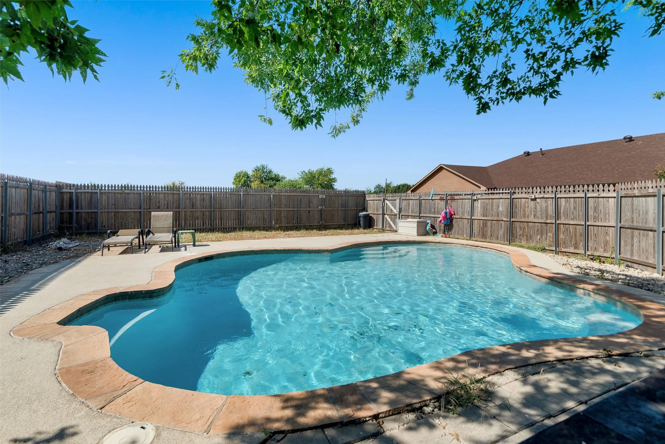 Single Family Residence For Sale in Fannin County , 8787 S State Highway 78, Leonard, Texas 75452, 4 Bedroom, 3 Bathroom, 1 Garage spaces, 2,805 Sqft, built in 2002, mls#21358634, Real Estate Agent in Leonard, Homes For Sale in Fannin county, Homes For Sale in Leonard, Realtor in Leonard Texas, Real Estate Brokerage Independent Realty Texas, Luminita Cordes Realtor