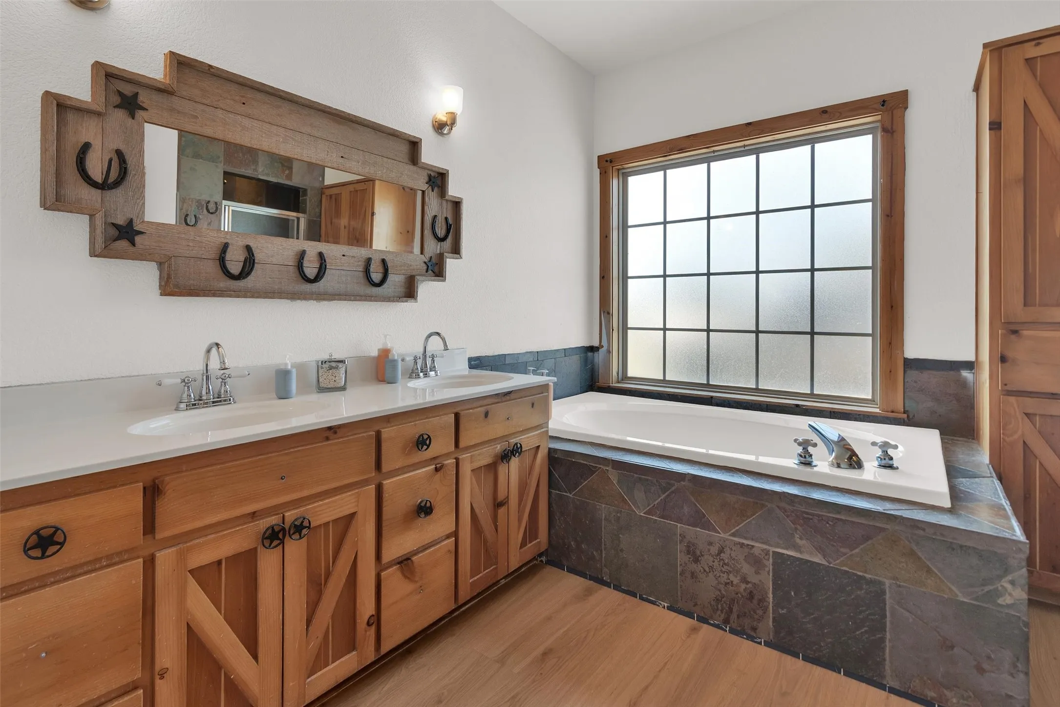 Single Family Residence For Sale in Fannin County , 8787 S State Highway 78, Leonard, Texas 75452, 4 Bedroom, 3 Bathroom, 1 Garage spaces, 2,805 Sqft, built in 2002, mls#21358634, Real Estate Agent in Leonard, Homes For Sale in Fannin county, Homes For Sale in Leonard, Realtor in Leonard Texas, Real Estate Brokerage Independent Realty Texas, Luminita Cordes Realtor
