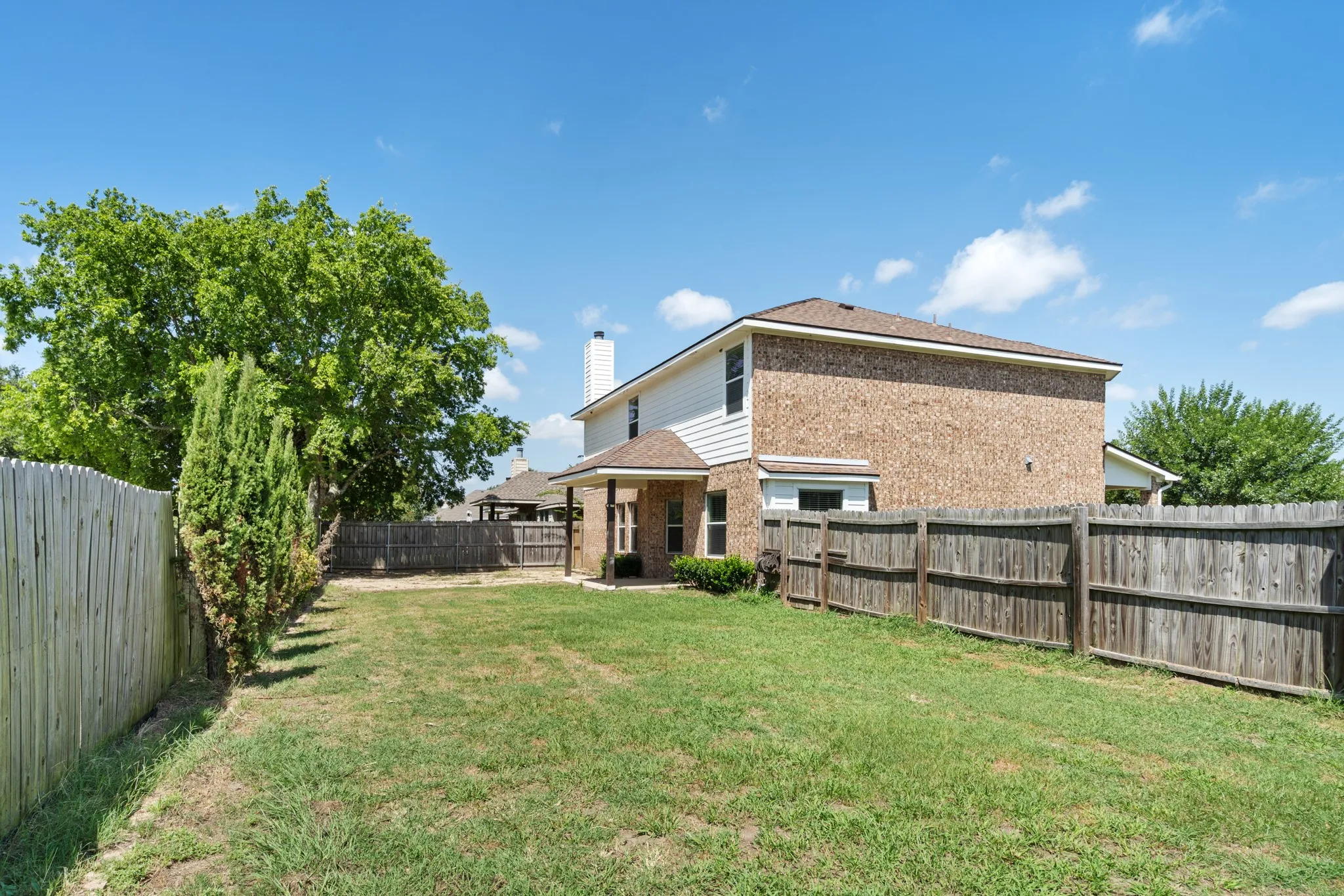 Single Family Residence For Sale in Hunt County , 141 Toma Hawk Drive, Greenville, Texas 75402, 4 Bedroom, 3 Bathroom, 2 Garage spaces, 2,507 Sqft, built in 2004, mls#21358741, Real Estate Agent in Greenville, Homes For Sale in Hunt county, Homes For Sale in Greenville, Realtor in Greenville Texas, Real Estate Brokerage Independent Realty Texas, Luminita Cordes Realtor
