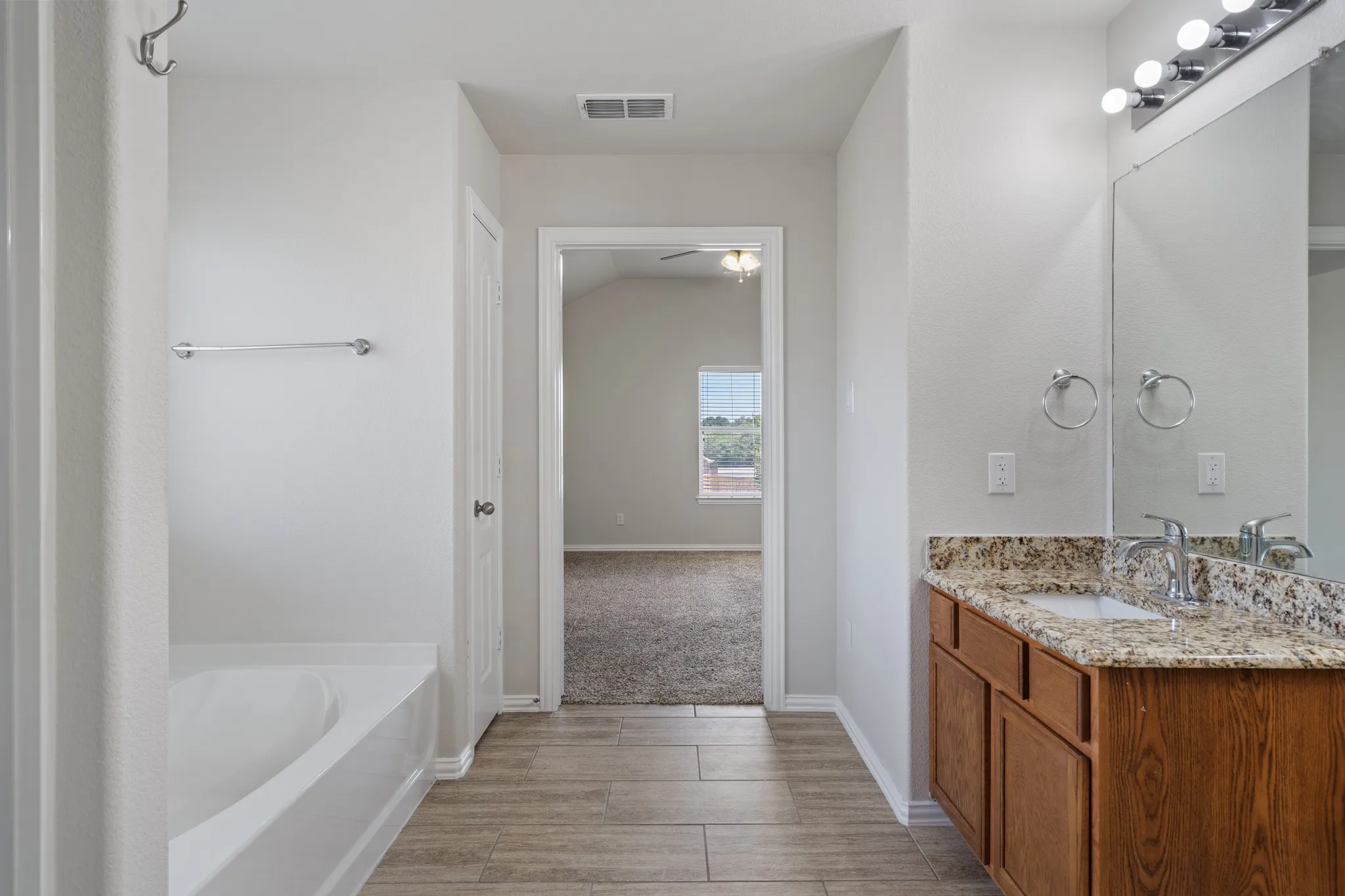 Single Family Residence For Sale in Hunt County , 141 Toma Hawk Drive, Greenville, Texas 75402, 4 Bedroom, 3 Bathroom, 2 Garage spaces, 2,507 Sqft, built in 2004, mls#21358741, Real Estate Agent in Greenville, Homes For Sale in Hunt county, Homes For Sale in Greenville, Realtor in Greenville Texas, Real Estate Brokerage Independent Realty Texas, Luminita Cordes Realtor