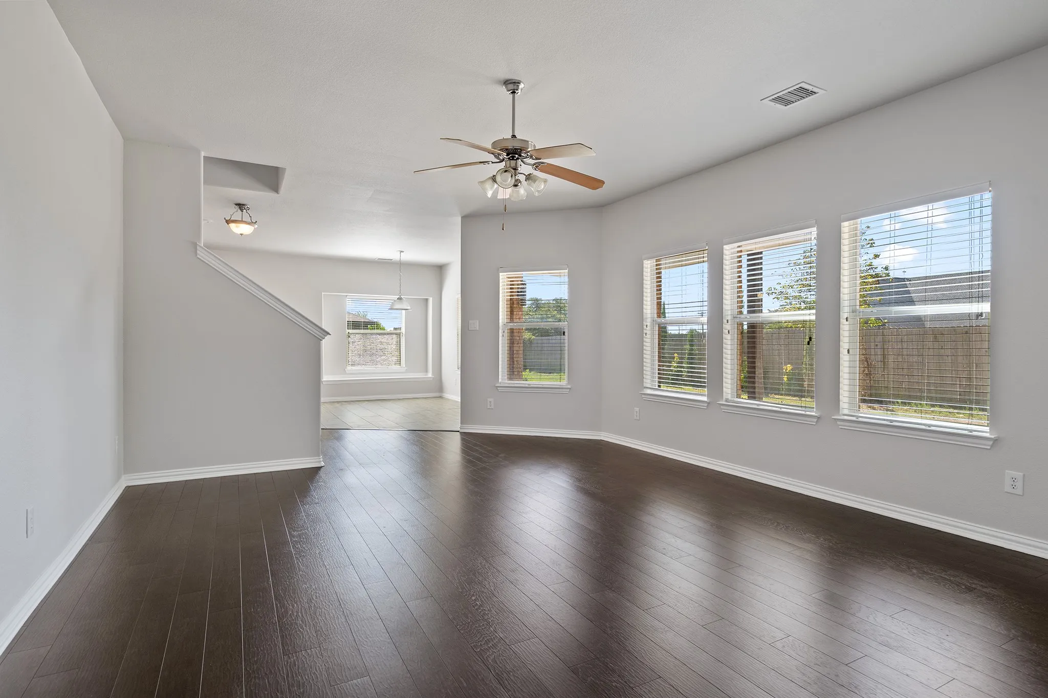 Single Family Residence For Sale in Hunt County , 141 Toma Hawk Drive, Greenville, Texas 75402, 4 Bedroom, 3 Bathroom, 2 Garage spaces, 2,507 Sqft, built in 2004, mls#21358741, Real Estate Agent in Greenville, Homes For Sale in Hunt county, Homes For Sale in Greenville, Realtor in Greenville Texas, Real Estate Brokerage Independent Realty Texas, Luminita Cordes Realtor