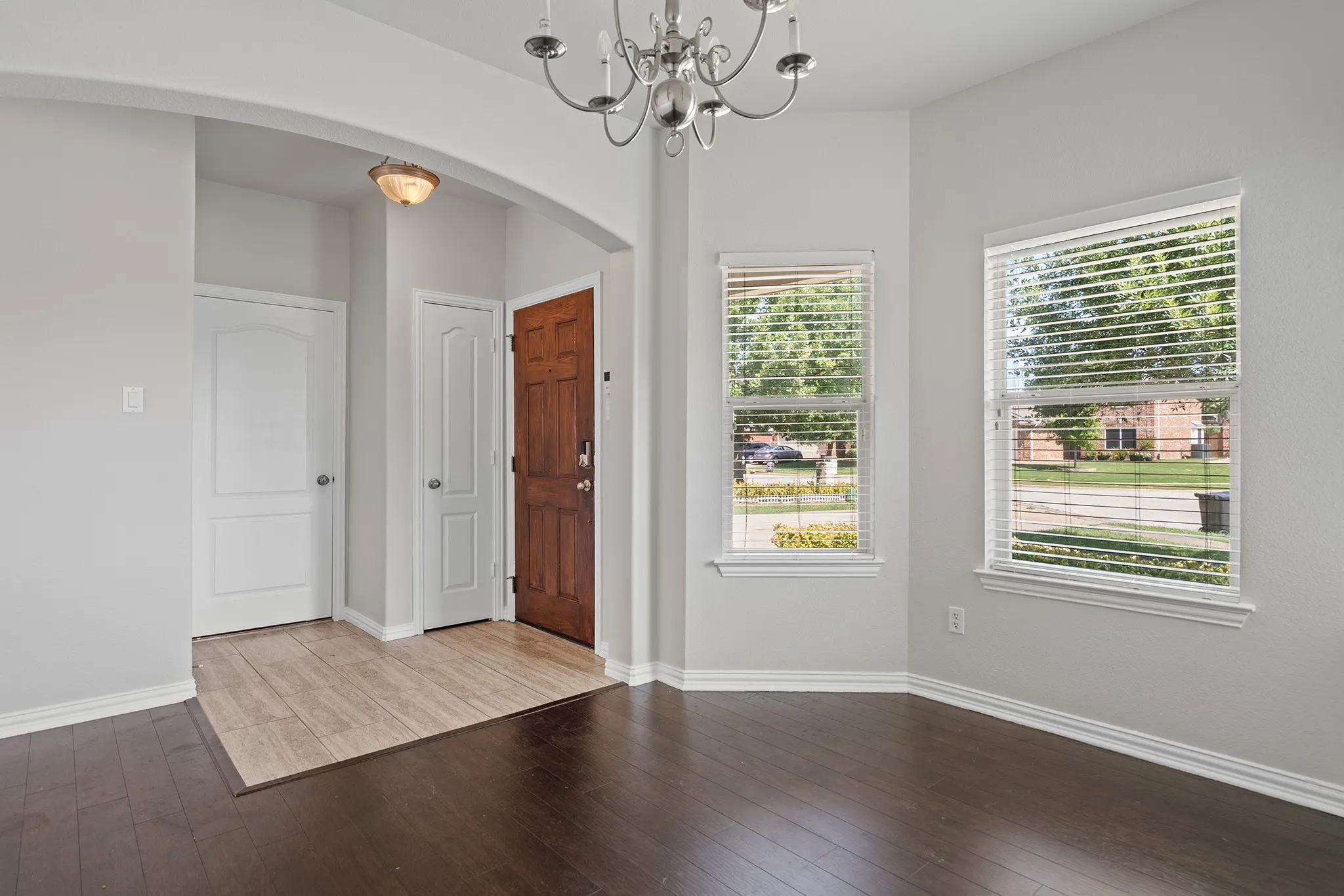 Single Family Residence For Sale in Hunt County , 141 Toma Hawk Drive, Greenville, Texas 75402, 4 Bedroom, 3 Bathroom, 2 Garage spaces, 2,507 Sqft, built in 2004, mls#21358741, Real Estate Agent in Greenville, Homes For Sale in Hunt county, Homes For Sale in Greenville, Realtor in Greenville Texas, Real Estate Brokerage Independent Realty Texas, Luminita Cordes Realtor
