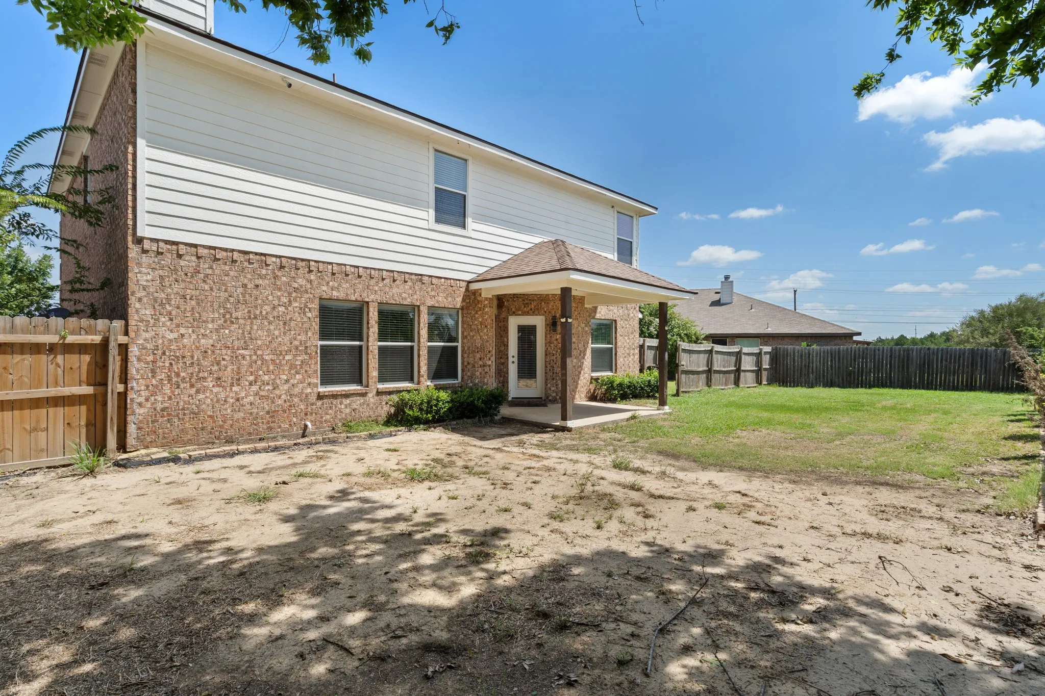 Single Family Residence For Sale in Hunt County , 141 Toma Hawk Drive, Greenville, Texas 75402, 4 Bedroom, 3 Bathroom, 2 Garage spaces, 2,507 Sqft, built in 2004, mls#21358741, Real Estate Agent in Greenville, Homes For Sale in Hunt county, Homes For Sale in Greenville, Realtor in Greenville Texas, Real Estate Brokerage Independent Realty Texas, Luminita Cordes Realtor
