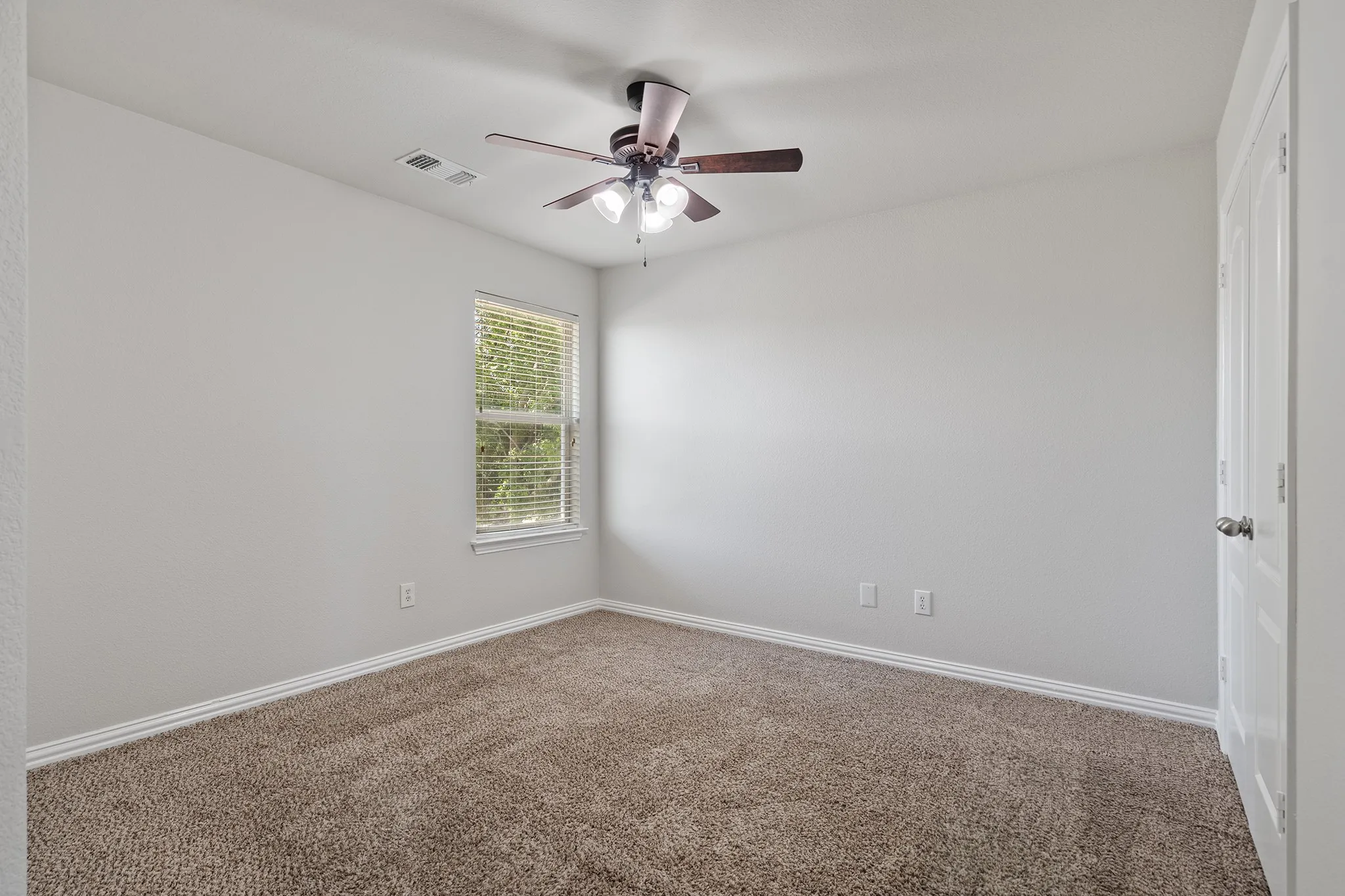 Single Family Residence For Sale in Hunt County , 141 Toma Hawk Drive, Greenville, Texas 75402, 4 Bedroom, 3 Bathroom, 2 Garage spaces, 2,507 Sqft, built in 2004, mls#21358741, Real Estate Agent in Greenville, Homes For Sale in Hunt county, Homes For Sale in Greenville, Realtor in Greenville Texas, Real Estate Brokerage Independent Realty Texas, Luminita Cordes Realtor