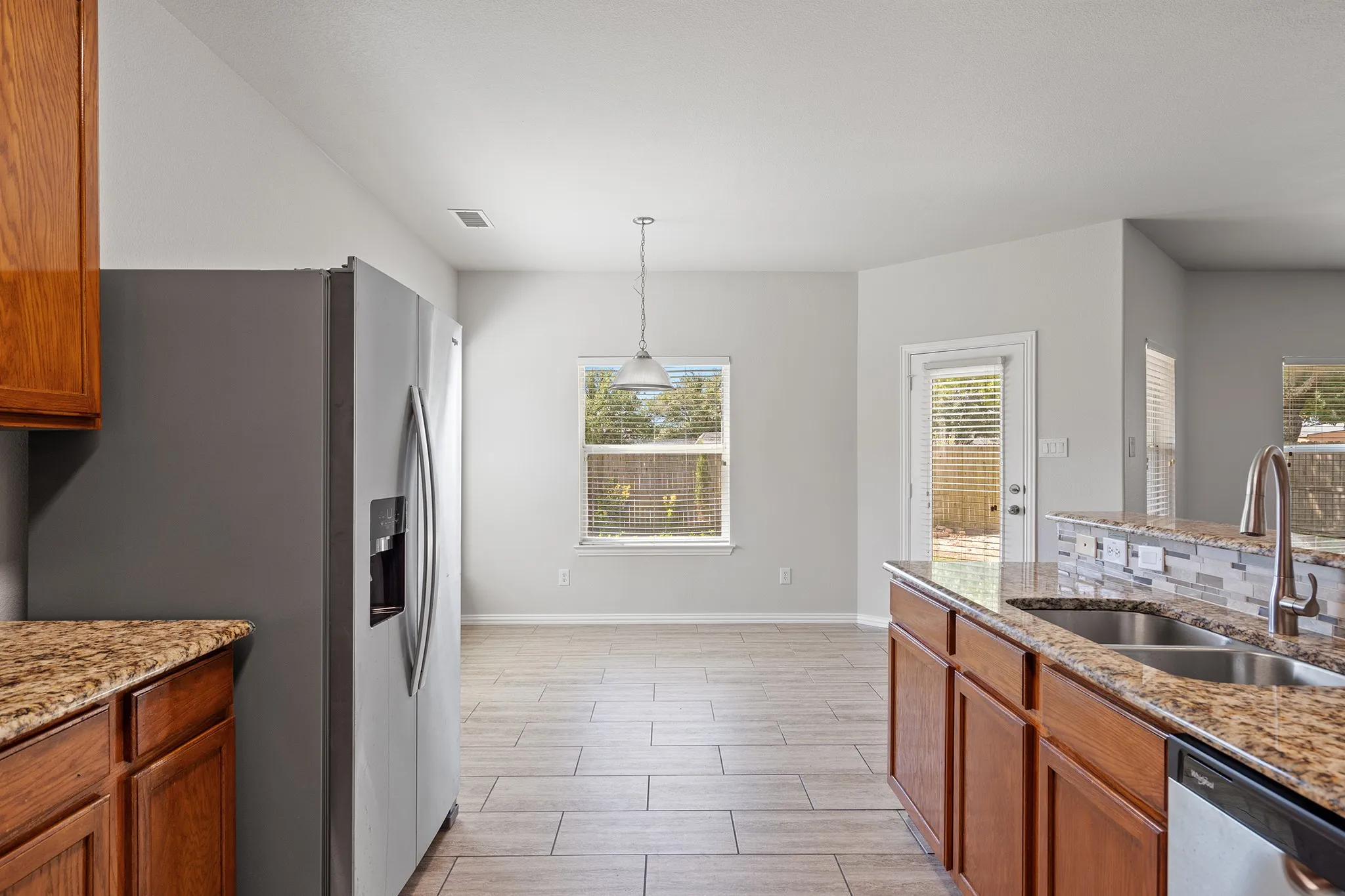 Single Family Residence For Sale in Hunt County , 141 Toma Hawk Drive, Greenville, Texas 75402, 4 Bedroom, 3 Bathroom, 2 Garage spaces, 2,507 Sqft, built in 2004, mls#21358741, Real Estate Agent in Greenville, Homes For Sale in Hunt county, Homes For Sale in Greenville, Realtor in Greenville Texas, Real Estate Brokerage Independent Realty Texas, Luminita Cordes Realtor