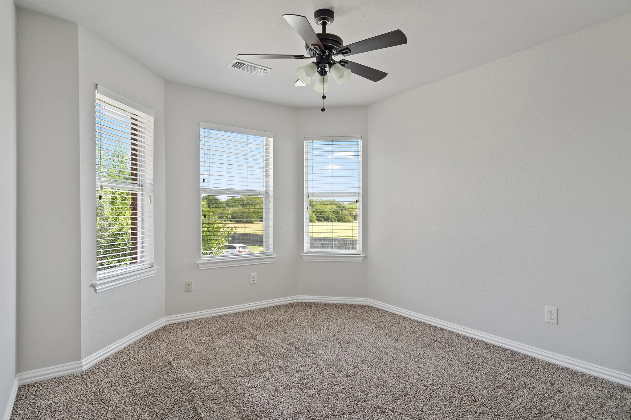 Single Family Residence For Sale in Hunt County , 141 Toma Hawk Drive, Greenville, Texas 75402, 4 Bedroom, 3 Bathroom, 2 Garage spaces, 2,507 Sqft, built in 2004, mls#21358741, Real Estate Agent in Greenville, Homes For Sale in Hunt county, Homes For Sale in Greenville, Realtor in Greenville Texas, Real Estate Brokerage Independent Realty Texas, Luminita Cordes Realtor