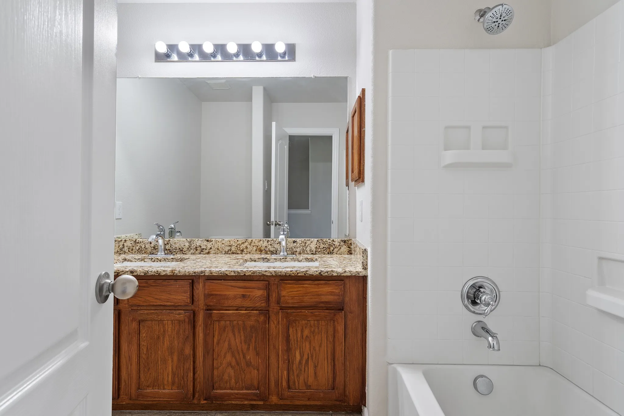 Single Family Residence For Sale in Hunt County , 141 Toma Hawk Drive, Greenville, Texas 75402, 4 Bedroom, 3 Bathroom, 2 Garage spaces, 2,507 Sqft, built in 2004, mls#21358741, Real Estate Agent in Greenville, Homes For Sale in Hunt county, Homes For Sale in Greenville, Realtor in Greenville Texas, Real Estate Brokerage Independent Realty Texas, Luminita Cordes Realtor