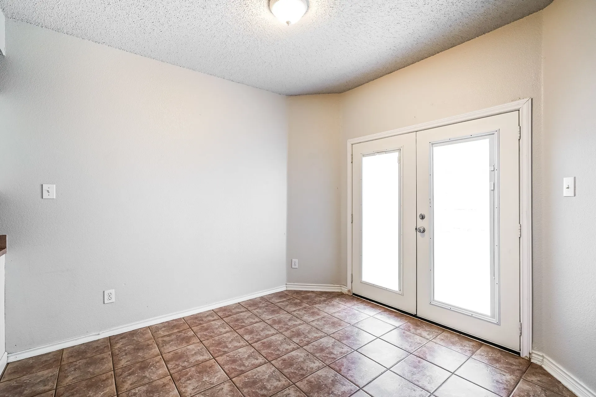 Single Family Residence For Rent in Tarrant County , 5293 Chessie Circle, Haltom City, Texas 76137, 4 Bedroom, 3 Bathroom, 2 Garage spaces, 3,131 Sqft, built in 1999, mls#21358833, Real Estate Agent in Haltom City, Homes For Rent in Tarrant county, Homes For Rent in Haltom City, Realtor in Haltom City Texas, Real Estate Brokerage Independent Realty Texas, Luminita Cordes Realtor