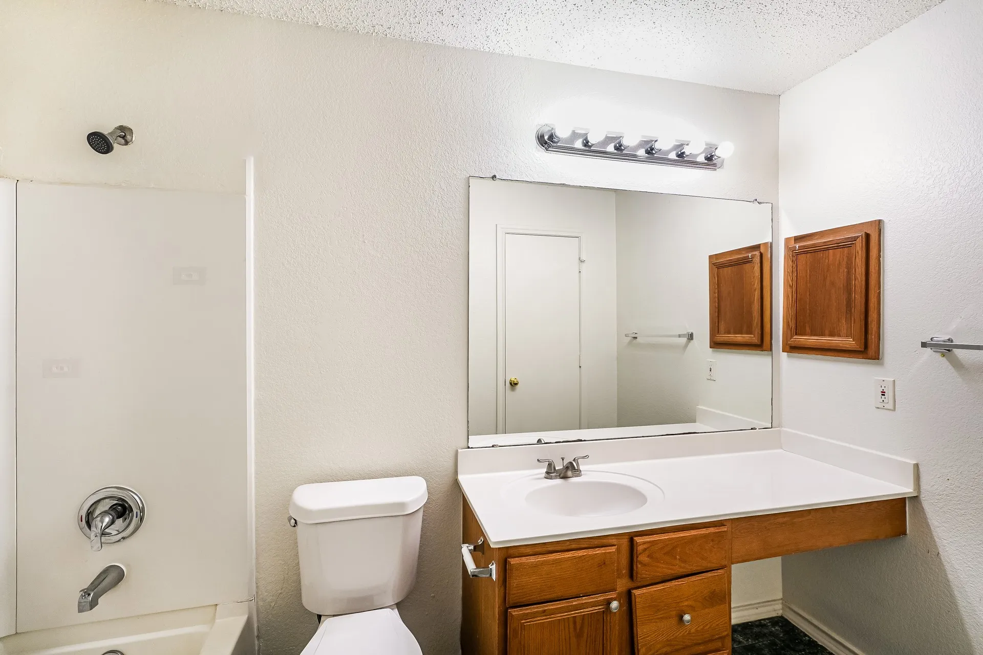 Single Family Residence For Rent in Tarrant County , 5293 Chessie Circle, Haltom City, Texas 76137, 4 Bedroom, 3 Bathroom, 2 Garage spaces, 3,131 Sqft, built in 1999, mls#21358833, Real Estate Agent in Haltom City, Homes For Rent in Tarrant county, Homes For Rent in Haltom City, Realtor in Haltom City Texas, Real Estate Brokerage Independent Realty Texas, Luminita Cordes Realtor