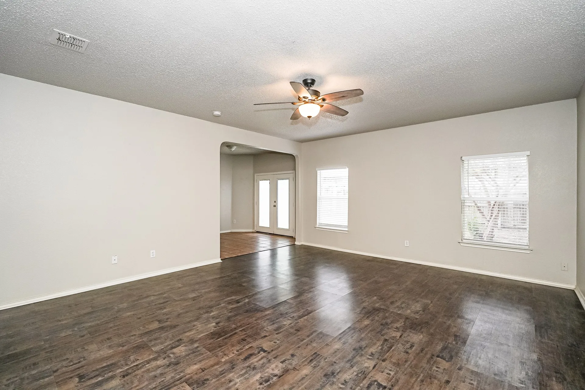 Single Family Residence For Rent in Tarrant County , 5293 Chessie Circle, Haltom City, Texas 76137, 4 Bedroom, 3 Bathroom, 2 Garage spaces, 3,131 Sqft, built in 1999, mls#21358833, Real Estate Agent in Haltom City, Homes For Rent in Tarrant county, Homes For Rent in Haltom City, Realtor in Haltom City Texas, Real Estate Brokerage Independent Realty Texas, Luminita Cordes Realtor