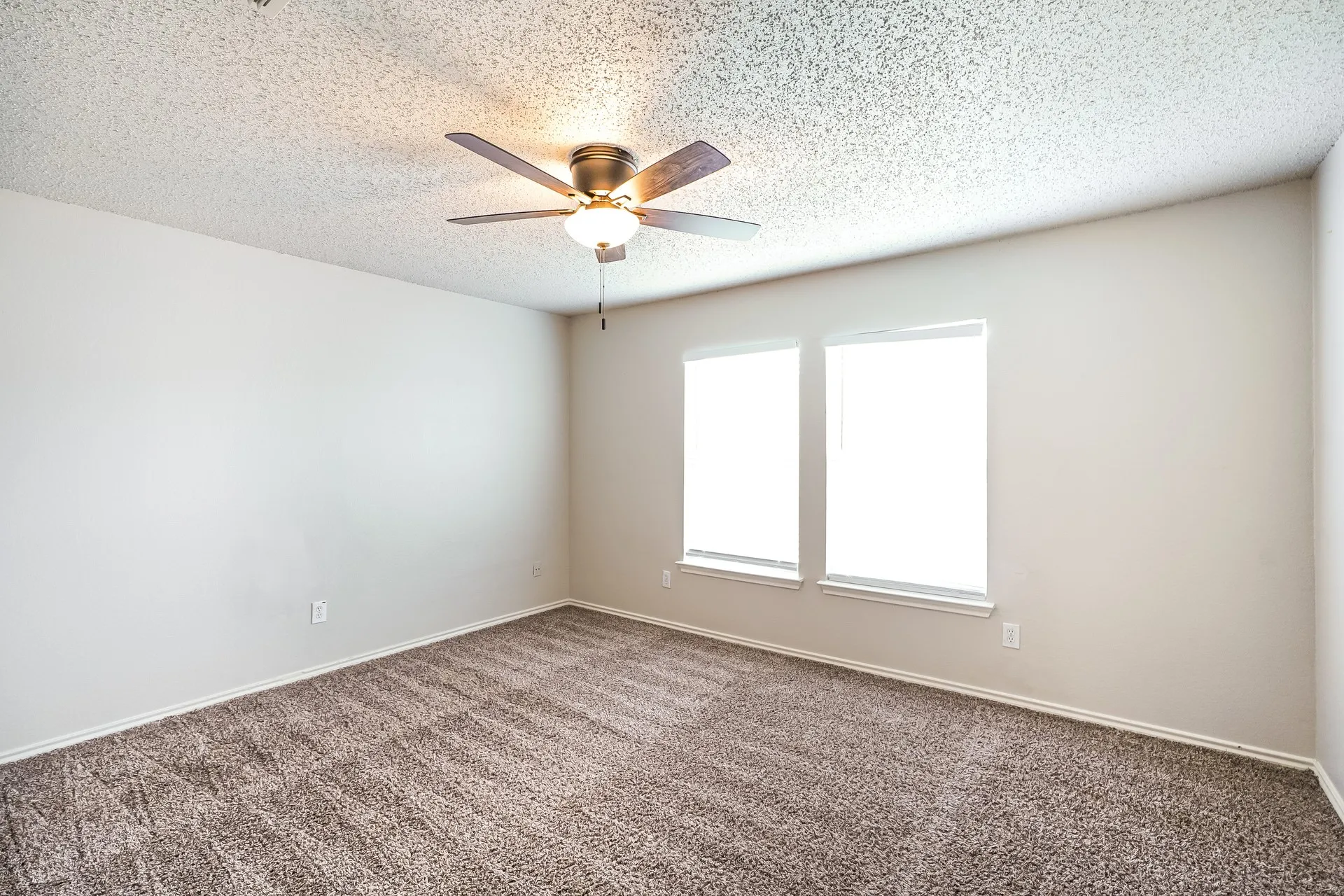 Single Family Residence For Rent in Tarrant County , 5293 Chessie Circle, Haltom City, Texas 76137, 4 Bedroom, 3 Bathroom, 2 Garage spaces, 3,131 Sqft, built in 1999, mls#21358833, Real Estate Agent in Haltom City, Homes For Rent in Tarrant county, Homes For Rent in Haltom City, Realtor in Haltom City Texas, Real Estate Brokerage Independent Realty Texas, Luminita Cordes Realtor