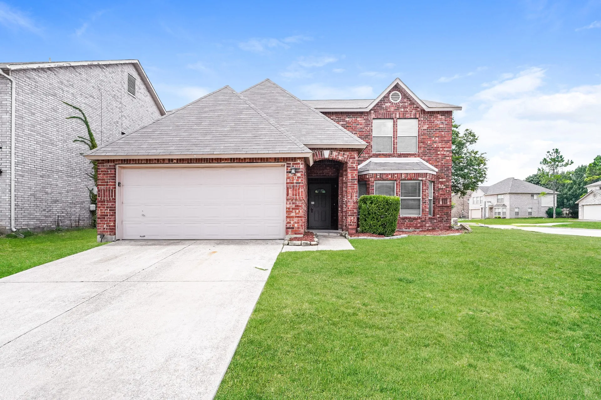 Single Family Residence For Rent in Tarrant County , 5293 Chessie Circle, Haltom City, Texas 76137, 4 Bedroom, 3 Bathroom, 2 Garage spaces, 3,131 Sqft, built in 1999, mls#21358833, Real Estate Agent in Haltom City, Homes For Rent in Tarrant county, Homes For Rent in Haltom City, Realtor in Haltom City Texas, Real Estate Brokerage Independent Realty Texas, Luminita Cordes Realtor