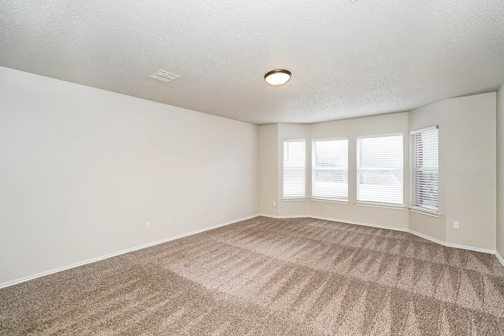 Single Family Residence For Rent in Tarrant County , 5293 Chessie Circle, Haltom City, Texas 76137, 4 Bedroom, 3 Bathroom, 2 Garage spaces, 3,131 Sqft, built in 1999, mls#21358833, Real Estate Agent in Haltom City, Homes For Rent in Tarrant county, Homes For Rent in Haltom City, Realtor in Haltom City Texas, Real Estate Brokerage Independent Realty Texas, Luminita Cordes Realtor