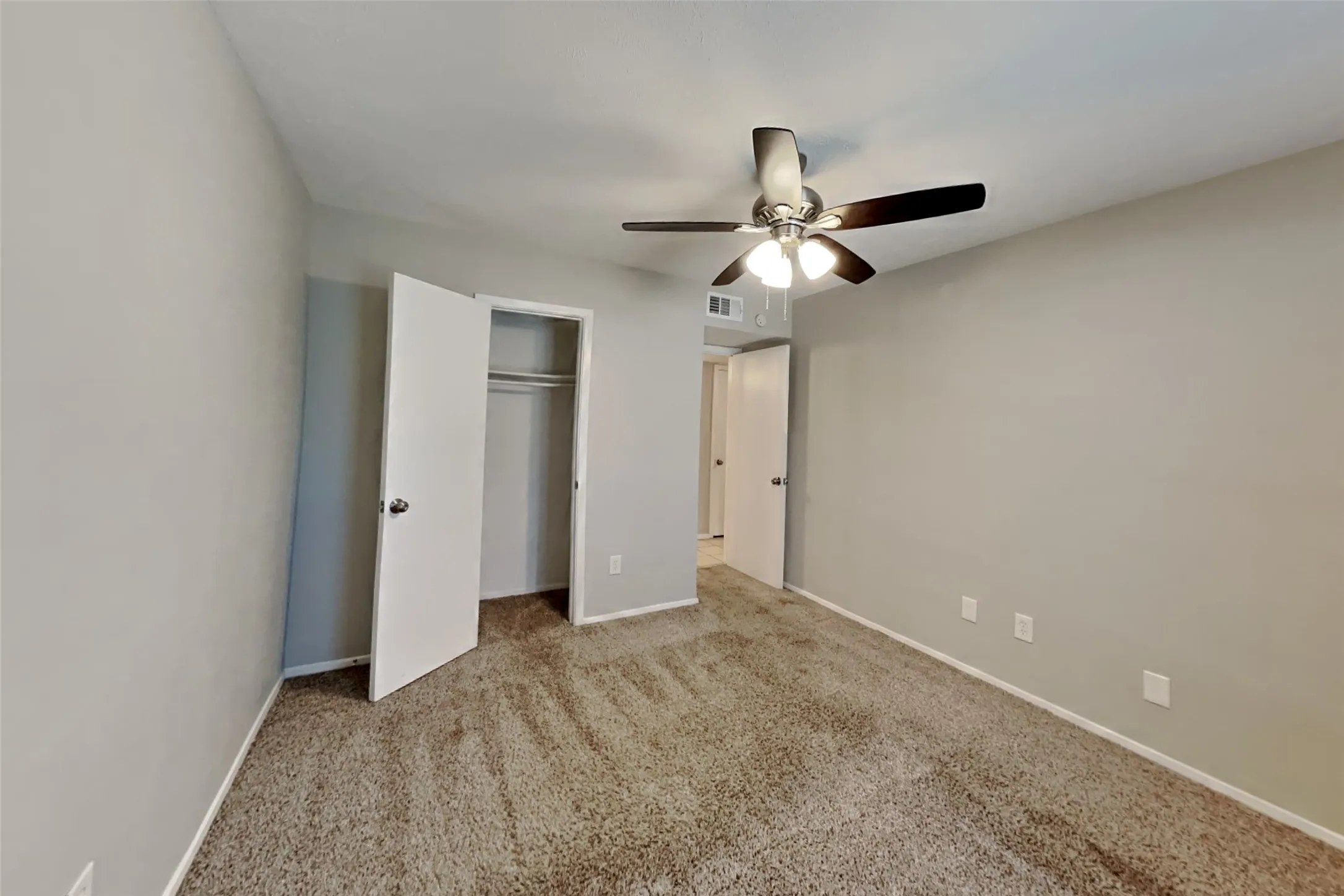 Single Family Residence For Rent in Tarrant County , 5423 Lansingford Trail, Arlington, Texas 76017, 3 Bedroom, 2 Bathroom, 2 Garage spaces, 1,557 Sqft, built in 1980, mls#21358831, Real Estate Agent in Arlington, Homes For Rent in Tarrant county, Homes For Rent in Arlington, Realtor in Arlington Texas, Real Estate Brokerage Independent Realty Texas, Luminita Cordes Realtor