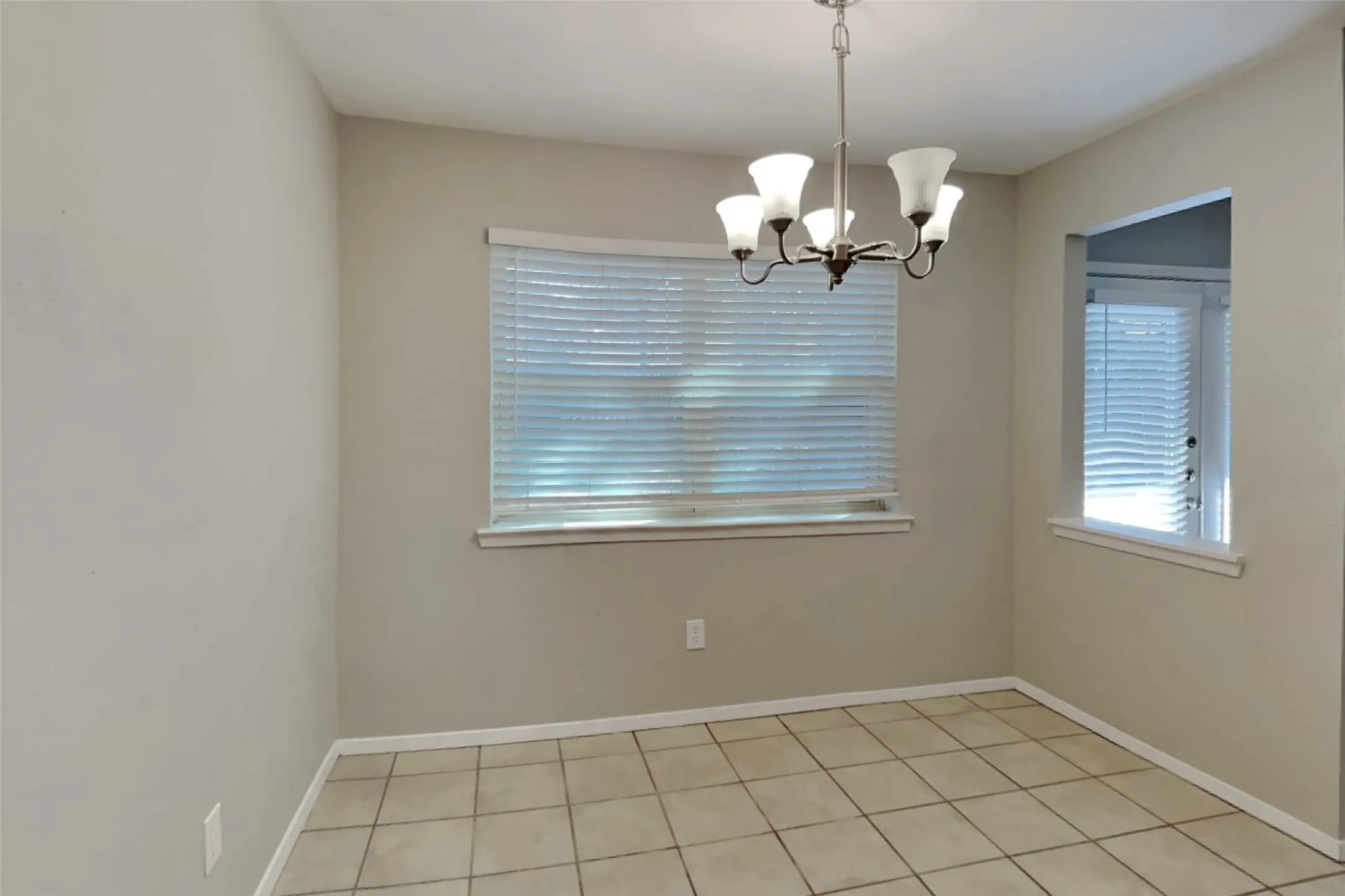 Single Family Residence For Rent in Tarrant County , 5423 Lansingford Trail, Arlington, Texas 76017, 3 Bedroom, 2 Bathroom, 2 Garage spaces, 1,557 Sqft, built in 1980, mls#21358831, Real Estate Agent in Arlington, Homes For Rent in Tarrant county, Homes For Rent in Arlington, Realtor in Arlington Texas, Real Estate Brokerage Independent Realty Texas, Luminita Cordes Realtor