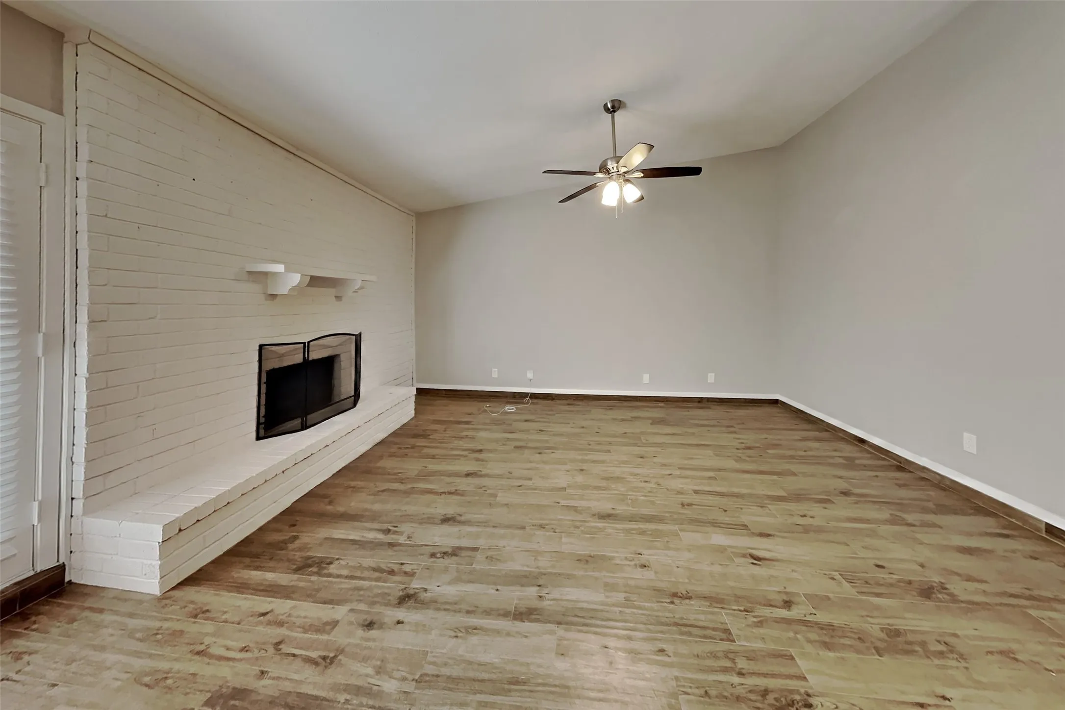 Single Family Residence For Rent in Tarrant County , 5423 Lansingford Trail, Arlington, Texas 76017, 3 Bedroom, 2 Bathroom, 2 Garage spaces, 1,557 Sqft, built in 1980, mls#21358831, Real Estate Agent in Arlington, Homes For Rent in Tarrant county, Homes For Rent in Arlington, Realtor in Arlington Texas, Real Estate Brokerage Independent Realty Texas, Luminita Cordes Realtor