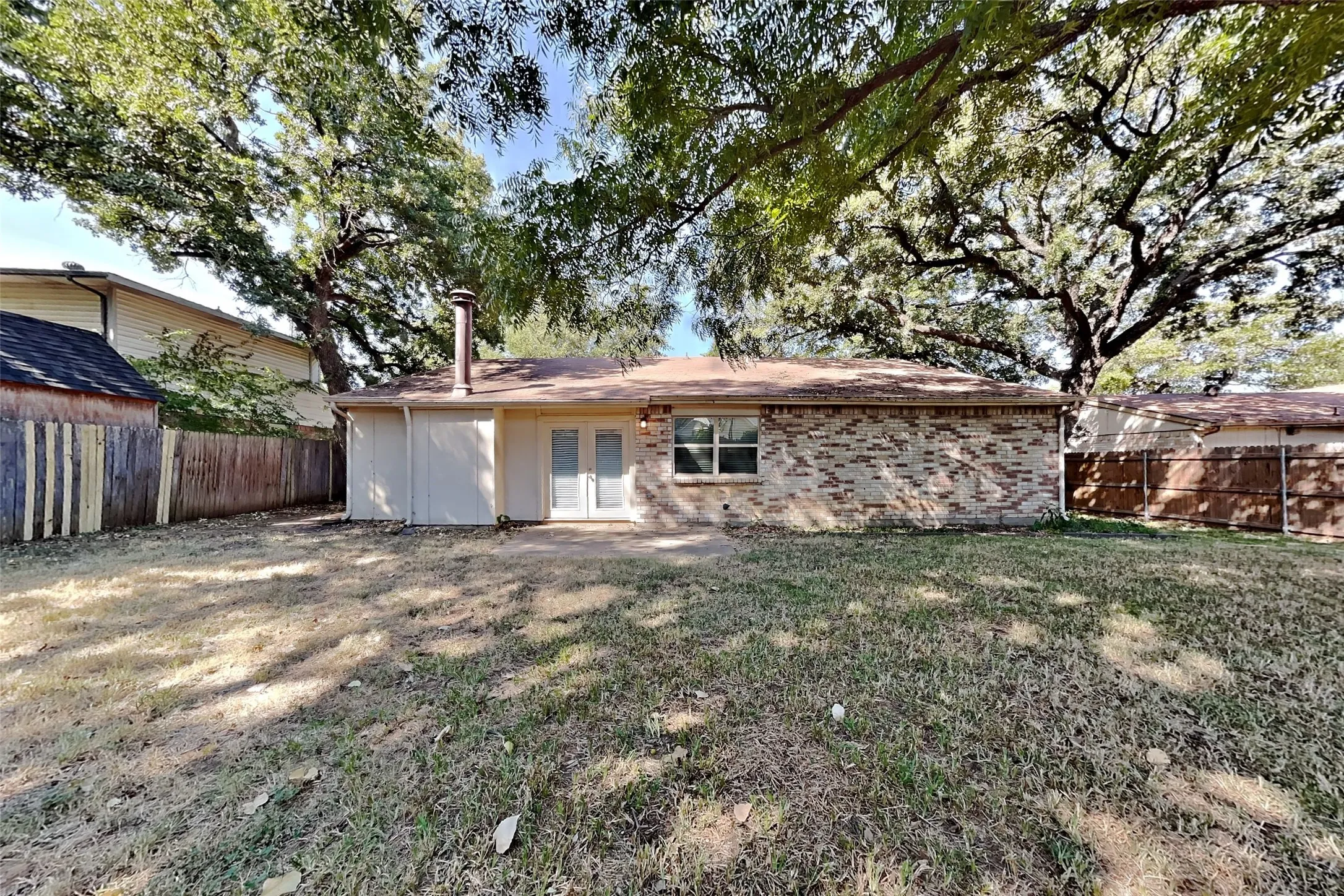 Single Family Residence For Rent in Tarrant County , 5423 Lansingford Trail, Arlington, Texas 76017, 3 Bedroom, 2 Bathroom, 2 Garage spaces, 1,557 Sqft, built in 1980, mls#21358831, Real Estate Agent in Arlington, Homes For Rent in Tarrant county, Homes For Rent in Arlington, Realtor in Arlington Texas, Real Estate Brokerage Independent Realty Texas, Luminita Cordes Realtor