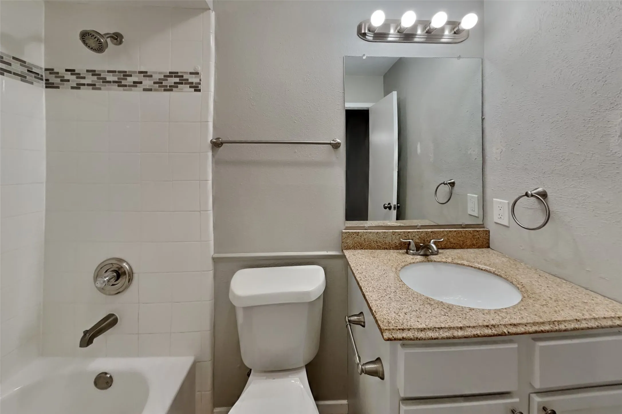 Single Family Residence For Rent in Tarrant County , 5423 Lansingford Trail, Arlington, Texas 76017, 3 Bedroom, 2 Bathroom, 2 Garage spaces, 1,557 Sqft, built in 1980, mls#21358831, Real Estate Agent in Arlington, Homes For Rent in Tarrant county, Homes For Rent in Arlington, Realtor in Arlington Texas, Real Estate Brokerage Independent Realty Texas, Luminita Cordes Realtor