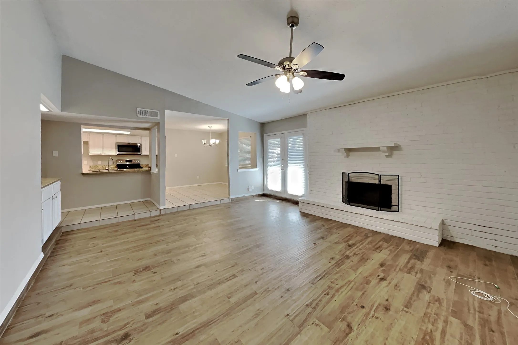 Single Family Residence For Rent in Tarrant County , 5423 Lansingford Trail, Arlington, Texas 76017, 3 Bedroom, 2 Bathroom, 2 Garage spaces, 1,557 Sqft, built in 1980, mls#21358831, Real Estate Agent in Arlington, Homes For Rent in Tarrant county, Homes For Rent in Arlington, Realtor in Arlington Texas, Real Estate Brokerage Independent Realty Texas, Luminita Cordes Realtor