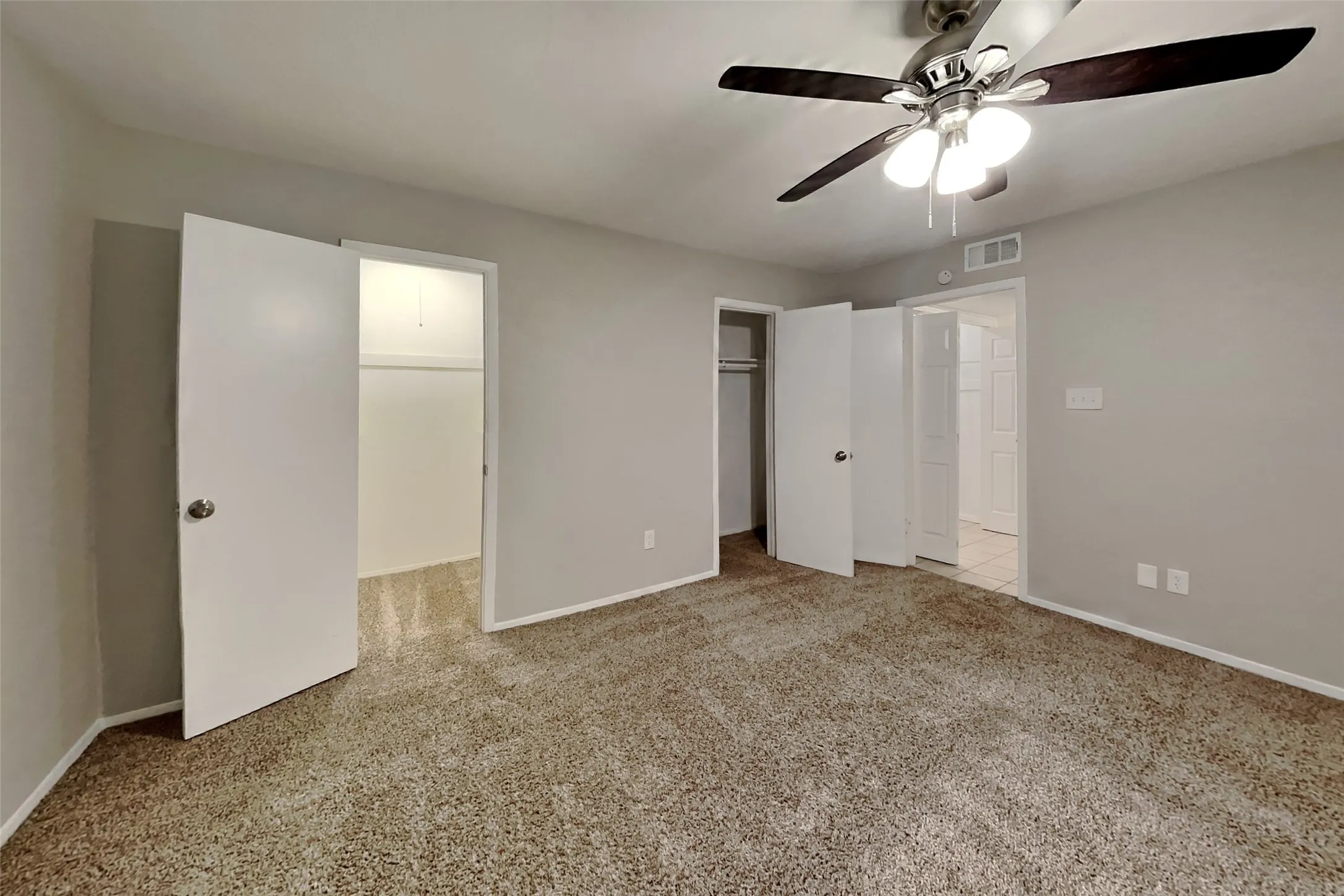 Single Family Residence For Rent in Tarrant County , 5423 Lansingford Trail, Arlington, Texas 76017, 3 Bedroom, 2 Bathroom, 2 Garage spaces, 1,557 Sqft, built in 1980, mls#21358831, Real Estate Agent in Arlington, Homes For Rent in Tarrant county, Homes For Rent in Arlington, Realtor in Arlington Texas, Real Estate Brokerage Independent Realty Texas, Luminita Cordes Realtor