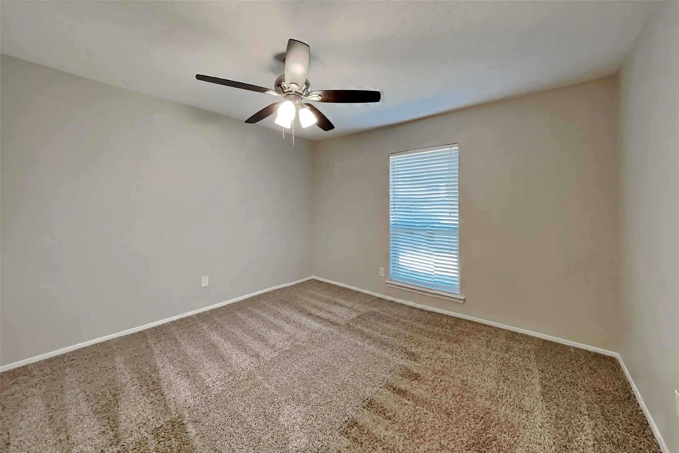 Single Family Residence For Rent in Tarrant County , 5423 Lansingford Trail, Arlington, Texas 76017, 3 Bedroom, 2 Bathroom, 2 Garage spaces, 1,557 Sqft, built in 1980, mls#21358831, Real Estate Agent in Arlington, Homes For Rent in Tarrant county, Homes For Rent in Arlington, Realtor in Arlington Texas, Real Estate Brokerage Independent Realty Texas, Luminita Cordes Realtor