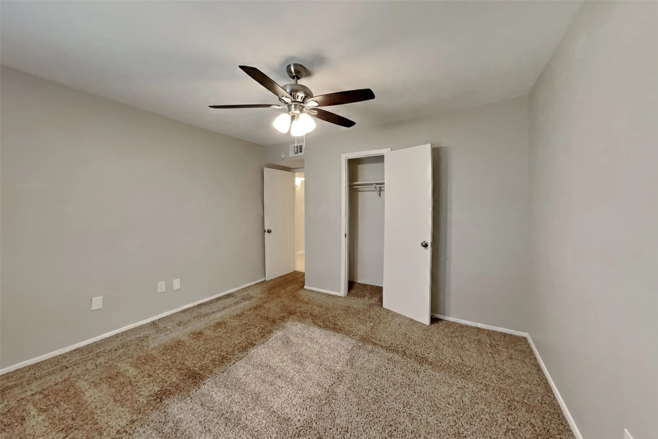 Single Family Residence For Rent in Tarrant County , 5423 Lansingford Trail, Arlington, Texas 76017, 3 Bedroom, 2 Bathroom, 2 Garage spaces, 1,557 Sqft, built in 1980, mls#21358831, Real Estate Agent in Arlington, Homes For Rent in Tarrant county, Homes For Rent in Arlington, Realtor in Arlington Texas, Real Estate Brokerage Independent Realty Texas, Luminita Cordes Realtor