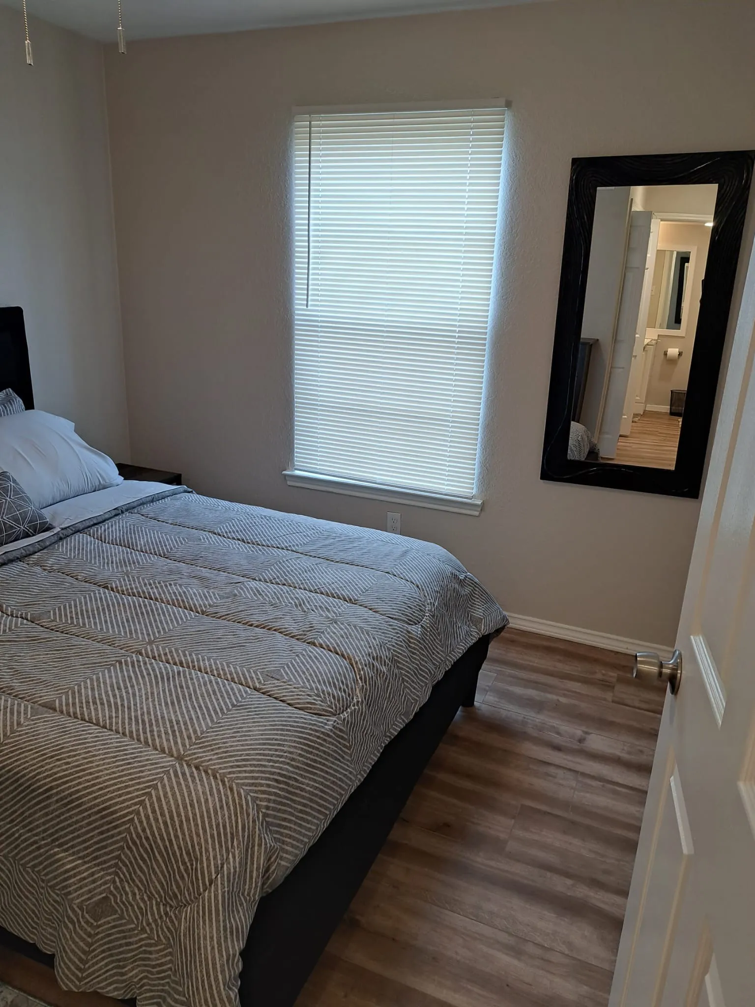 Condominium For Sale in Tarrant County , 1702 Crest Point Drive, Arlington, Texas 76012, 1 Bedroom, 1 Bathroom, Garage spaces, 512 Sqft, built in 1983, mls#21358737, Real Estate Agent in Arlington, Homes For Sale in Tarrant county, Homes For Sale in Arlington, Realtor in Arlington Texas, Real Estate Brokerage Independent Realty Texas, Luminita Cordes Realtor