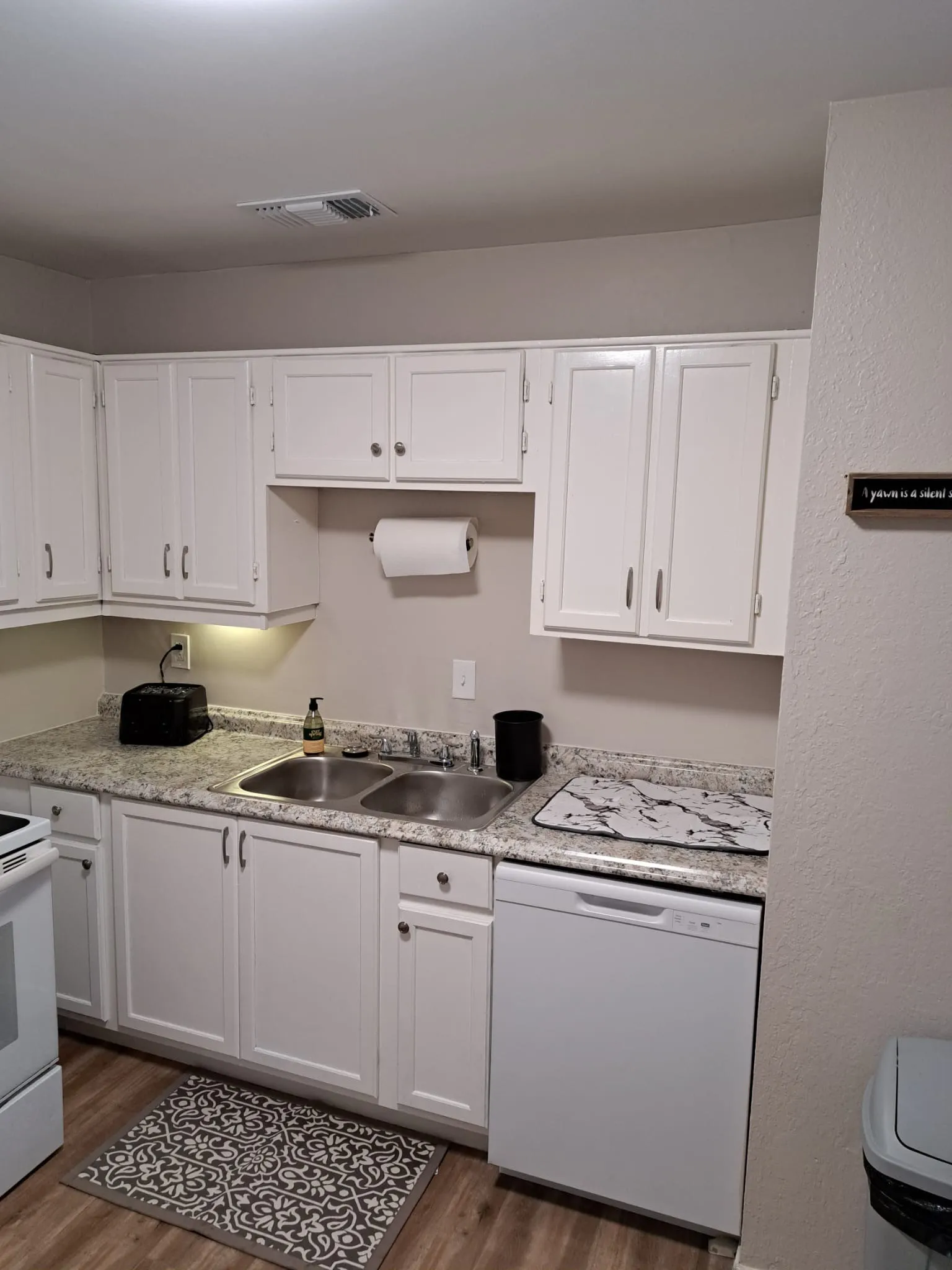 Condominium For Sale in Tarrant County , 1702 Crest Point Drive, Arlington, Texas 76012, 1 Bedroom, 1 Bathroom, Garage spaces, 512 Sqft, built in 1983, mls#21358737, Real Estate Agent in Arlington, Homes For Sale in Tarrant county, Homes For Sale in Arlington, Realtor in Arlington Texas, Real Estate Brokerage Independent Realty Texas, Luminita Cordes Realtor
