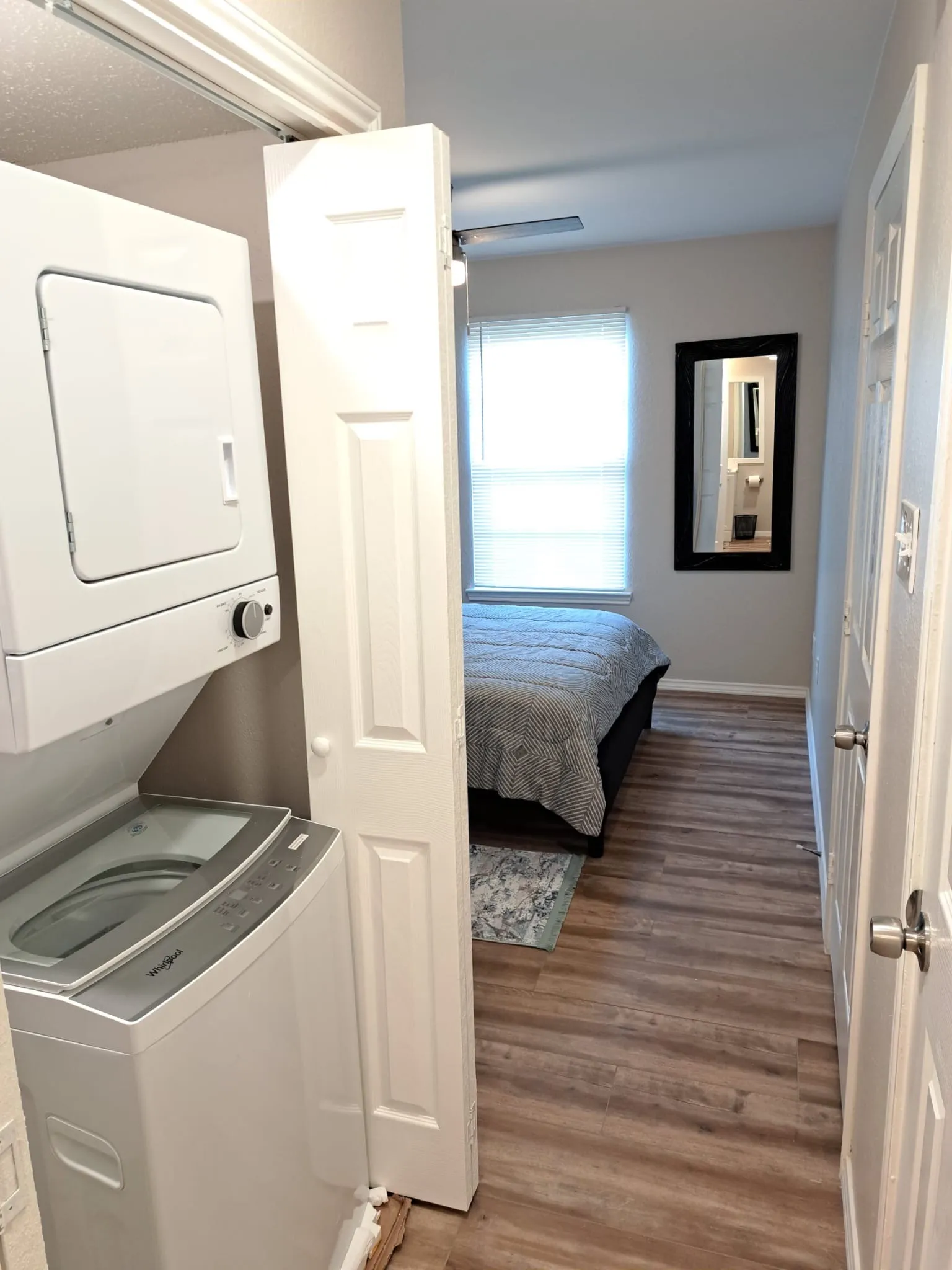 Condominium For Sale in Tarrant County , 1702 Crest Point Drive, Arlington, Texas 76012, 1 Bedroom, 1 Bathroom, Garage spaces, 512 Sqft, built in 1983, mls#21358737, Real Estate Agent in Arlington, Homes For Sale in Tarrant county, Homes For Sale in Arlington, Realtor in Arlington Texas, Real Estate Brokerage Independent Realty Texas, Luminita Cordes Realtor