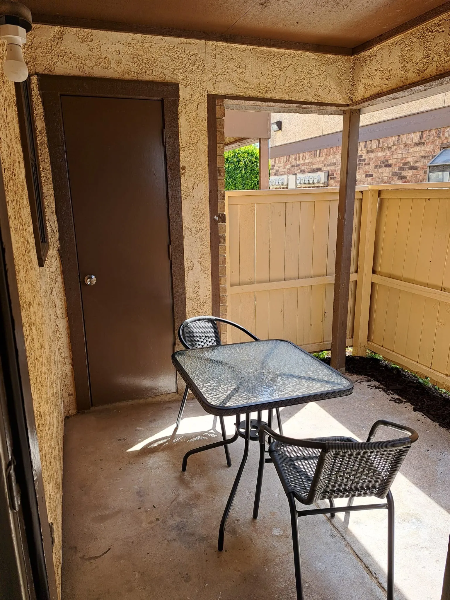 Condominium For Sale in Tarrant County , 1702 Crest Point Drive, Arlington, Texas 76012, 1 Bedroom, 1 Bathroom, Garage spaces, 512 Sqft, built in 1983, mls#21358737, Real Estate Agent in Arlington, Homes For Sale in Tarrant county, Homes For Sale in Arlington, Realtor in Arlington Texas, Real Estate Brokerage Independent Realty Texas, Luminita Cordes Realtor
