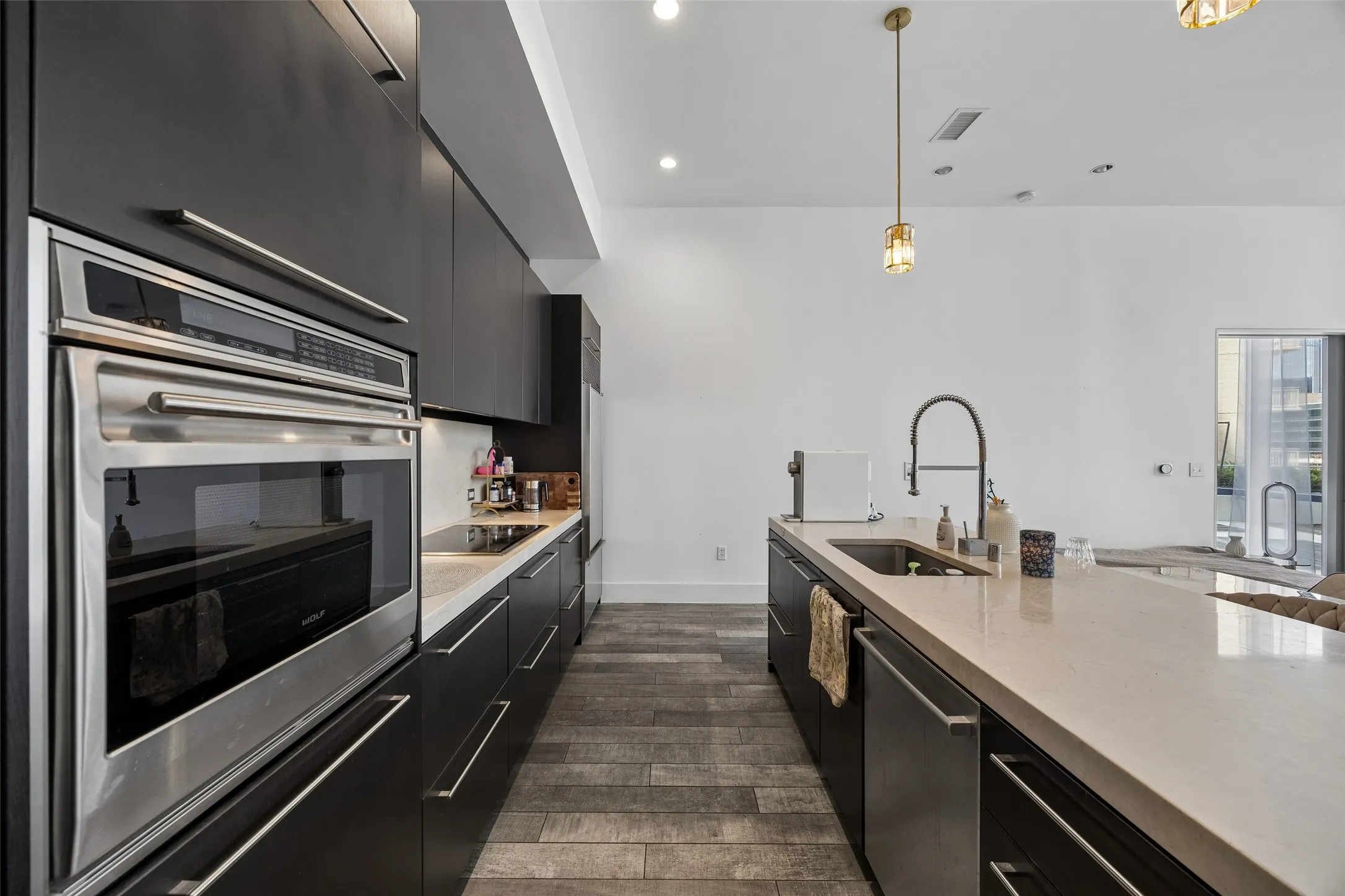 Condominium For Sale in Dallas County , 2200 Victory Avenue 502, Dallas, Texas 75219, 1 Bedroom, 2 Bathroom, 1 Garage spaces, 1,165 Sqft, built in 2007, Price $650,000, mls#21358422, Real Estate Agent in Dallas, Homes For Sale in Dallas county, Homes For Sale in Dallas, Realtor in Dallas Texas, Real Estate Brokerage Independent Realty Texas, Luminita Cordes Realtor