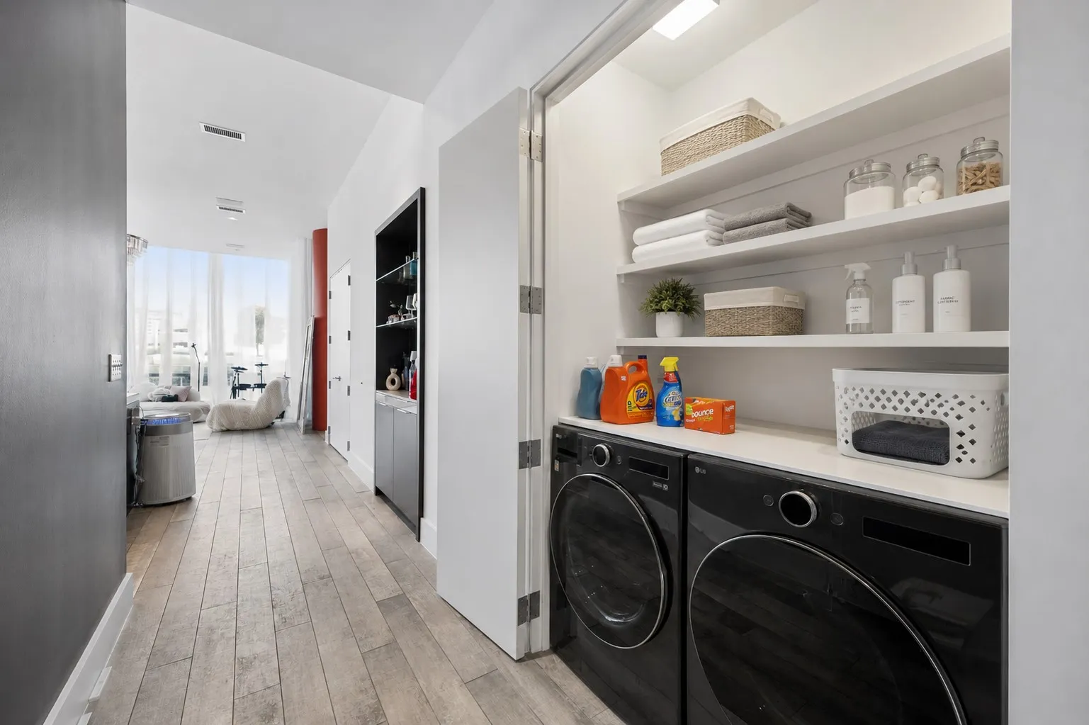 Condominium For Sale in Dallas County , 2200 Victory Avenue 502, Dallas, Texas 75219, 1 Bedroom, 2 Bathroom, 1 Garage spaces, 1,165 Sqft, built in 2007, Price $650,000, mls#21358422, Real Estate Agent in Dallas, Homes For Sale in Dallas county, Homes For Sale in Dallas, Realtor in Dallas Texas, Real Estate Brokerage Independent Realty Texas, Luminita Cordes Realtor