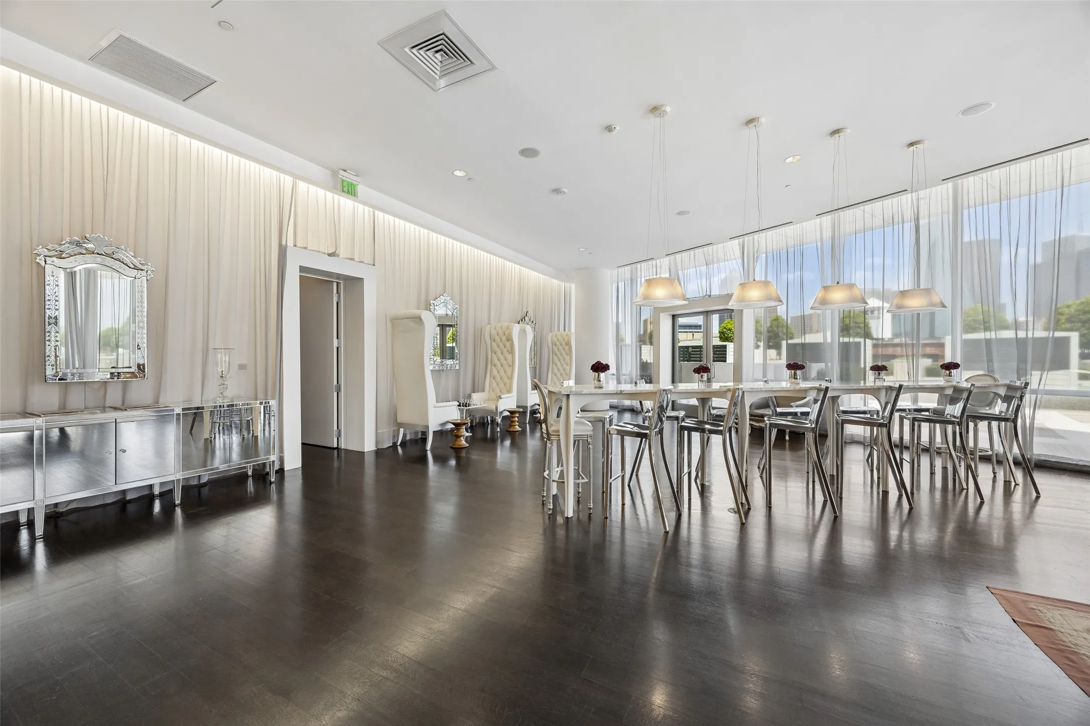 Condominium For Sale in Dallas County , 2200 Victory Avenue 502, Dallas, Texas 75219, 1 Bedroom, 2 Bathroom, 1 Garage spaces, 1,165 Sqft, built in 2007, Price $650,000, mls#21358422, Real Estate Agent in Dallas, Homes For Sale in Dallas county, Homes For Sale in Dallas, Realtor in Dallas Texas, Real Estate Brokerage Independent Realty Texas, Luminita Cordes Realtor