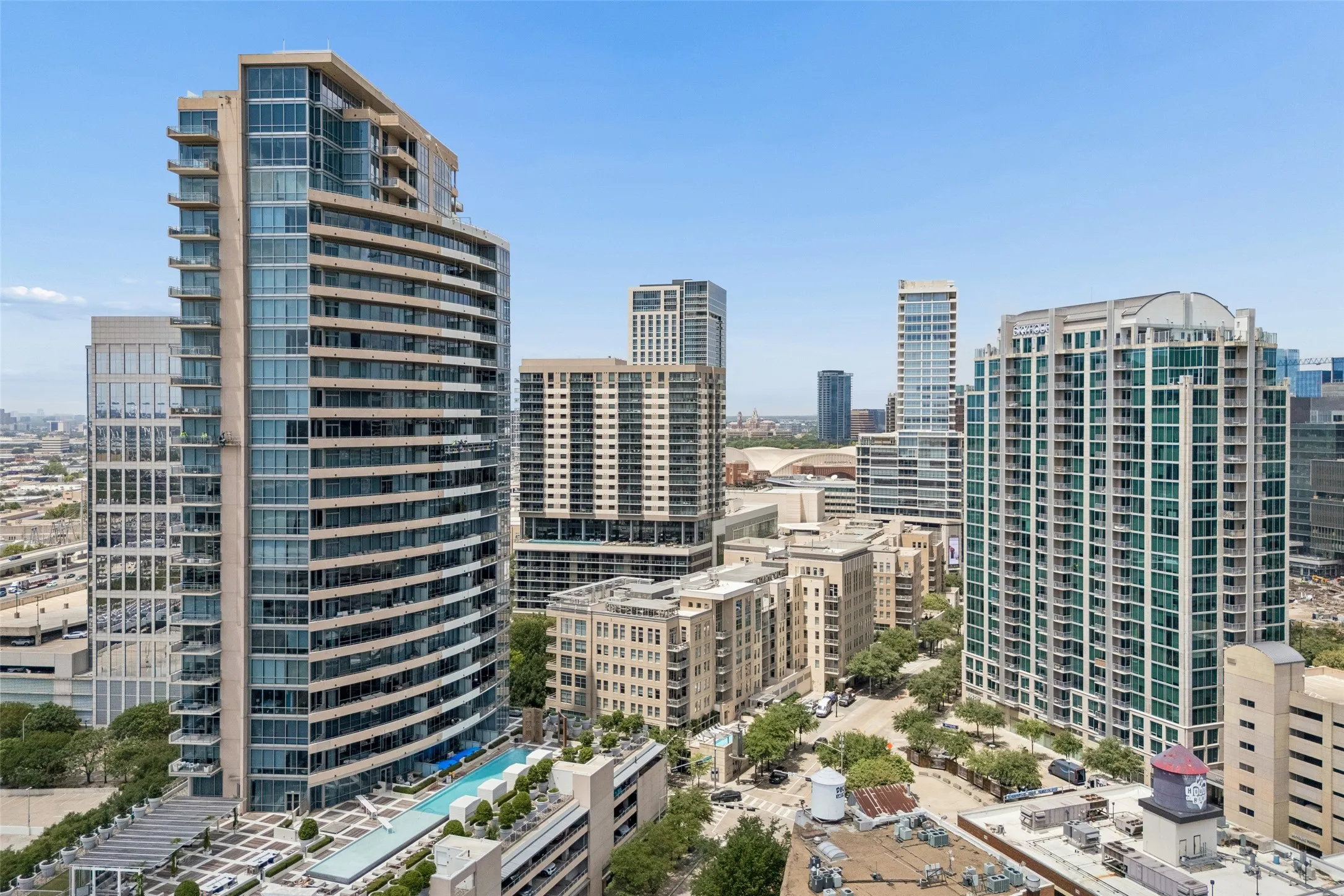 Condominium For Sale in Dallas County , 2200 Victory Avenue 502, Dallas, Texas 75219, 1 Bedroom, 2 Bathroom, 1 Garage spaces, 1,165 Sqft, built in 2007, Price $650,000, mls#21358422, Real Estate Agent in Dallas, Homes For Sale in Dallas county, Homes For Sale in Dallas, Realtor in Dallas Texas, Real Estate Brokerage Independent Realty Texas, Luminita Cordes Realtor