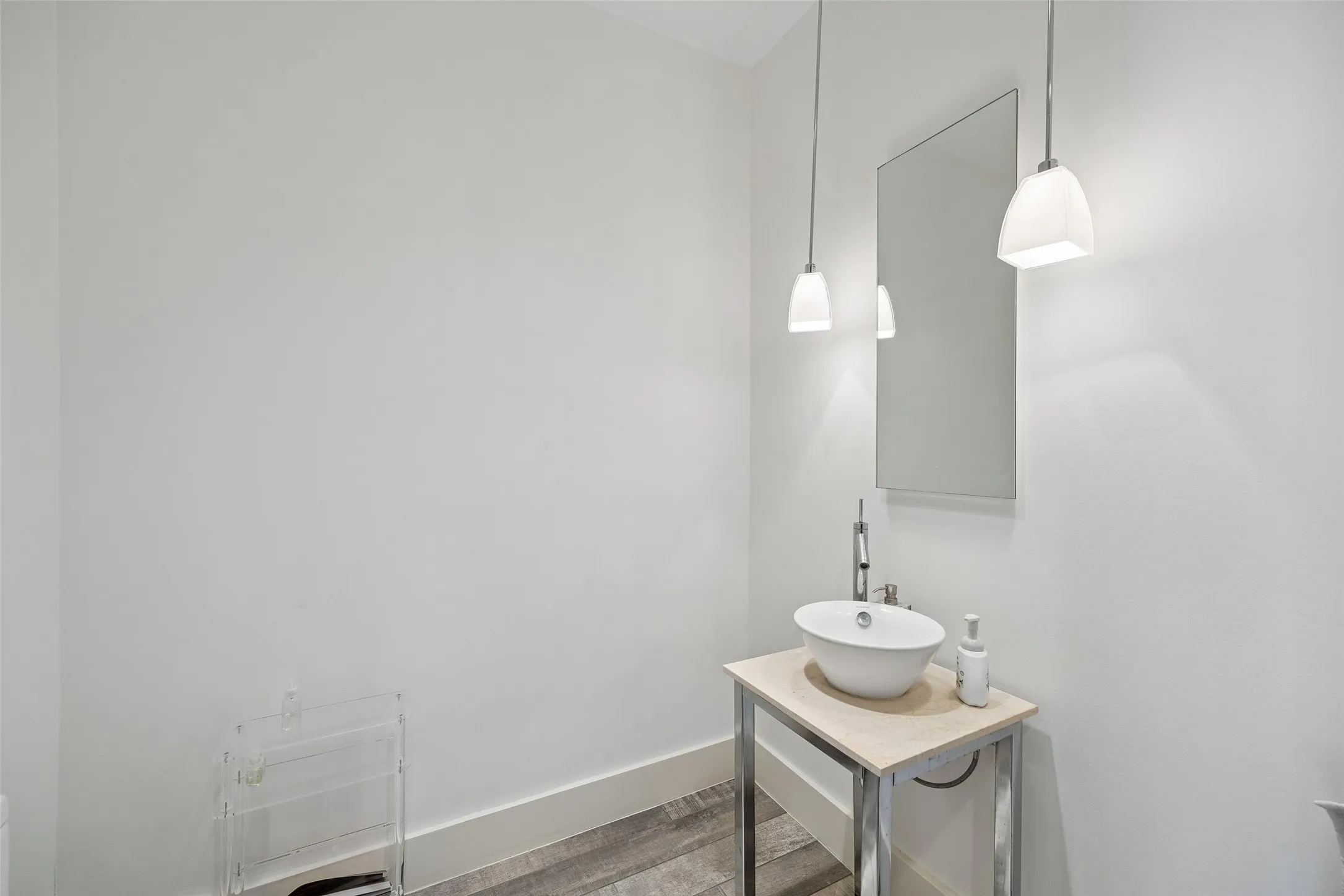 Condominium For Sale in Dallas County , 2200 Victory Avenue 502, Dallas, Texas 75219, 1 Bedroom, 2 Bathroom, 1 Garage spaces, 1,165 Sqft, built in 2007, Price $650,000, mls#21358422, Real Estate Agent in Dallas, Homes For Sale in Dallas county, Homes For Sale in Dallas, Realtor in Dallas Texas, Real Estate Brokerage Independent Realty Texas, Luminita Cordes Realtor