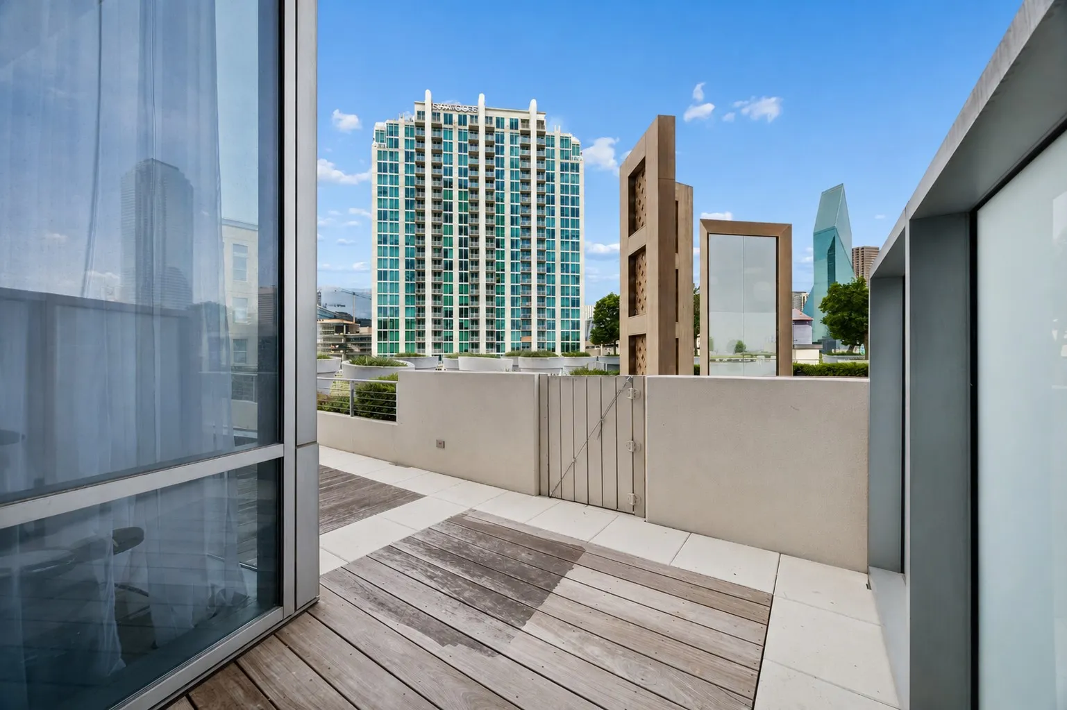 Condominium For Sale in Dallas County , 2200 Victory Avenue 502, Dallas, Texas 75219, 1 Bedroom, 2 Bathroom, 1 Garage spaces, 1,165 Sqft, built in 2007, Price $650,000, mls#21358422, Real Estate Agent in Dallas, Homes For Sale in Dallas county, Homes For Sale in Dallas, Realtor in Dallas Texas, Real Estate Brokerage Independent Realty Texas, Luminita Cordes Realtor