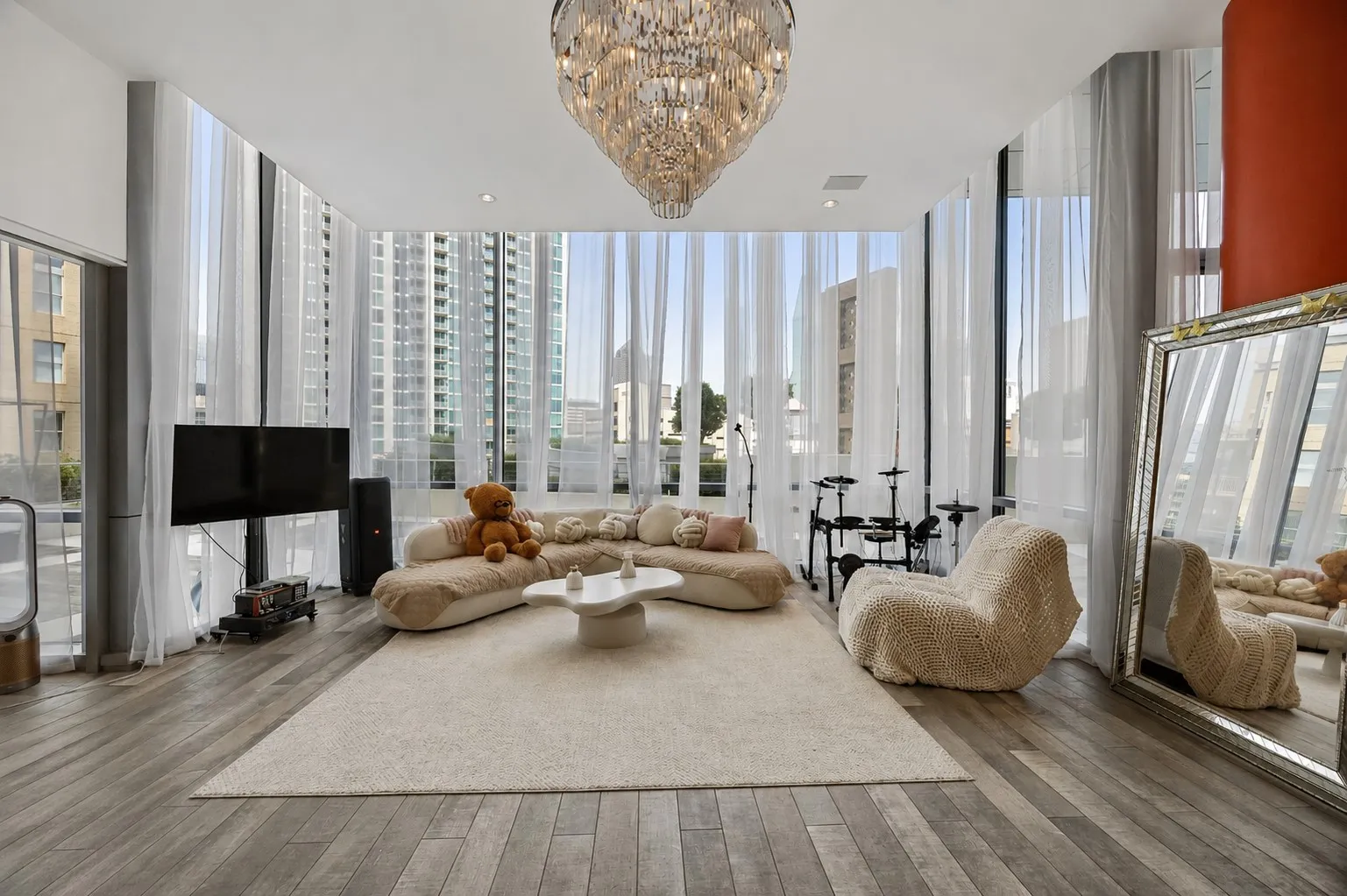 Condominium For Sale in Dallas County , 2200 Victory Avenue 502, Dallas, Texas 75219, 1 Bedroom, 2 Bathroom, 1 Garage spaces, 1,165 Sqft, built in 2007, Price $650,000, mls#21358422, Real Estate Agent in Dallas, Homes For Sale in Dallas county, Homes For Sale in Dallas, Realtor in Dallas Texas, Real Estate Brokerage Independent Realty Texas, Luminita Cordes Realtor