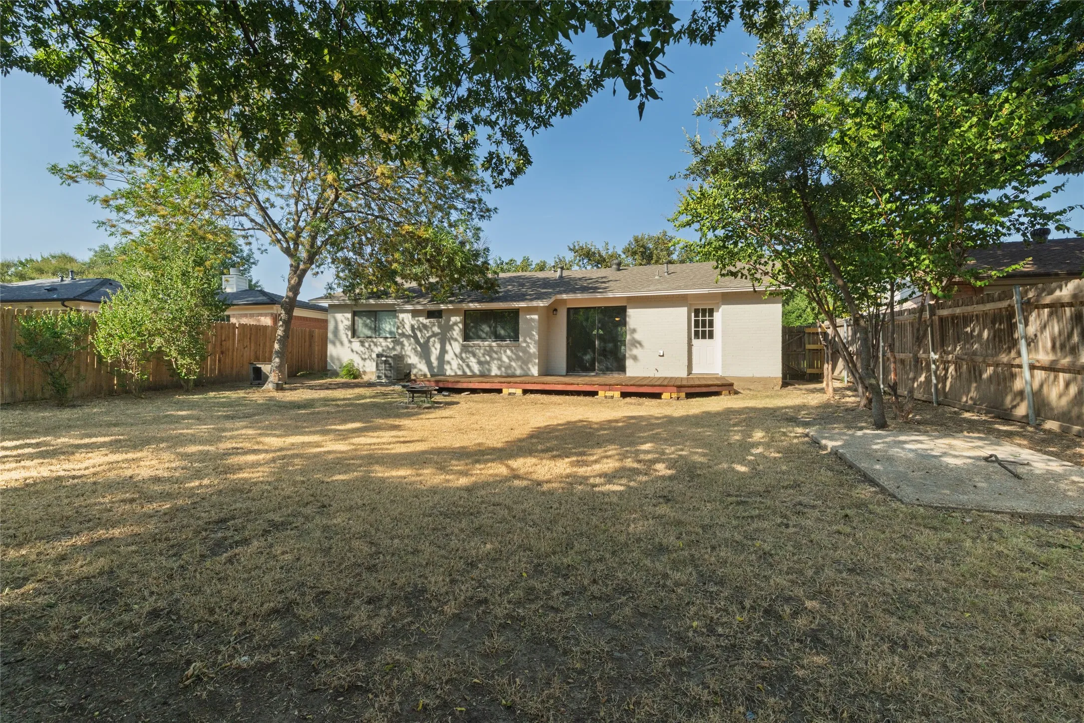 Single Family Residence For Sale in Dallas County , 2906 Harvard Street N, Irving, Texas 75062, 3 Bedroom, 2 Bathroom, 1 Garage spaces, 1,253 Sqft, built in 1963, mls#21358662, Real Estate Agent in Irving, Homes For Sale in Dallas county, Homes For Sale in Irving, Realtor in Irving Texas, Real Estate Brokerage Independent Realty Texas, Luminita Cordes Realtor