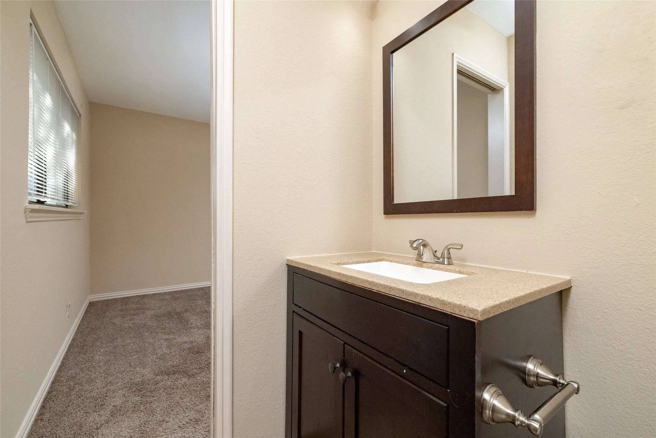 Single Family Residence For Sale in Dallas County , 2906 Harvard Street N, Irving, Texas 75062, 3 Bedroom, 2 Bathroom, 1 Garage spaces, 1,253 Sqft, built in 1963, mls#21358662, Real Estate Agent in Irving, Homes For Sale in Dallas county, Homes For Sale in Irving, Realtor in Irving Texas, Real Estate Brokerage Independent Realty Texas, Luminita Cordes Realtor