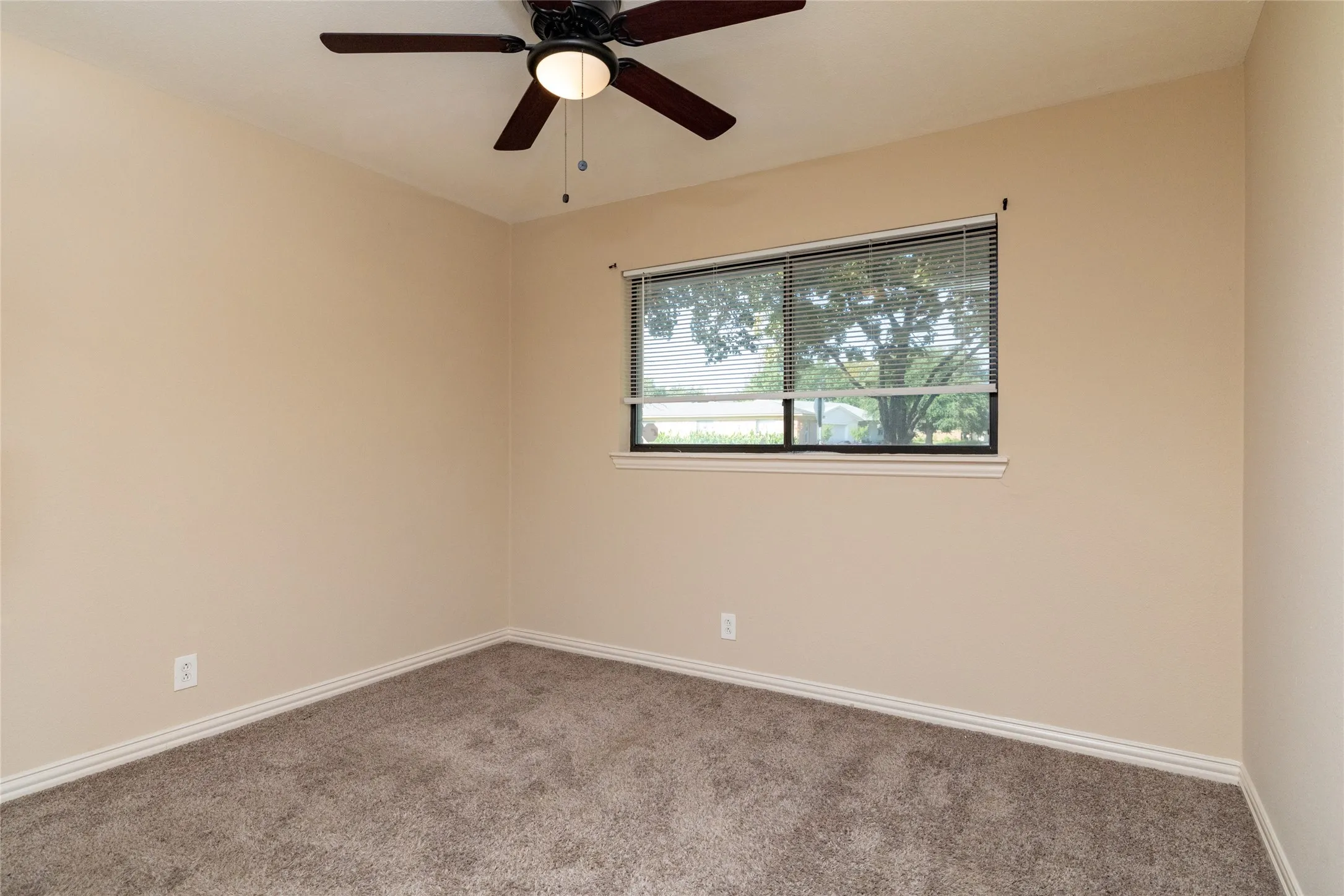 Single Family Residence For Sale in Dallas County , 2906 Harvard Street N, Irving, Texas 75062, 3 Bedroom, 2 Bathroom, 1 Garage spaces, 1,253 Sqft, built in 1963, mls#21358662, Real Estate Agent in Irving, Homes For Sale in Dallas county, Homes For Sale in Irving, Realtor in Irving Texas, Real Estate Brokerage Independent Realty Texas, Luminita Cordes Realtor