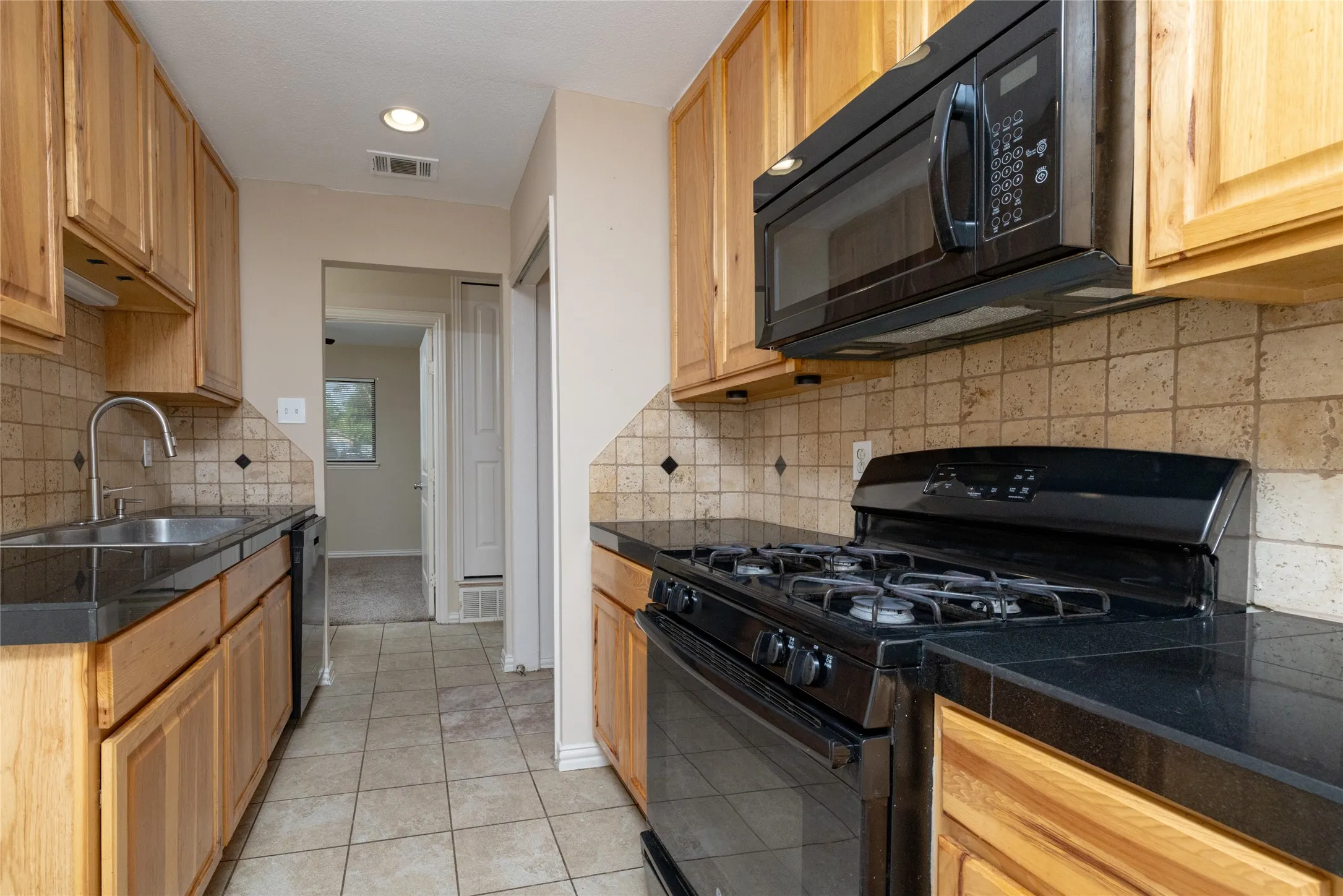 Single Family Residence For Sale in Dallas County , 2906 Harvard Street N, Irving, Texas 75062, 3 Bedroom, 2 Bathroom, 1 Garage spaces, 1,253 Sqft, built in 1963, mls#21358662, Real Estate Agent in Irving, Homes For Sale in Dallas county, Homes For Sale in Irving, Realtor in Irving Texas, Real Estate Brokerage Independent Realty Texas, Luminita Cordes Realtor