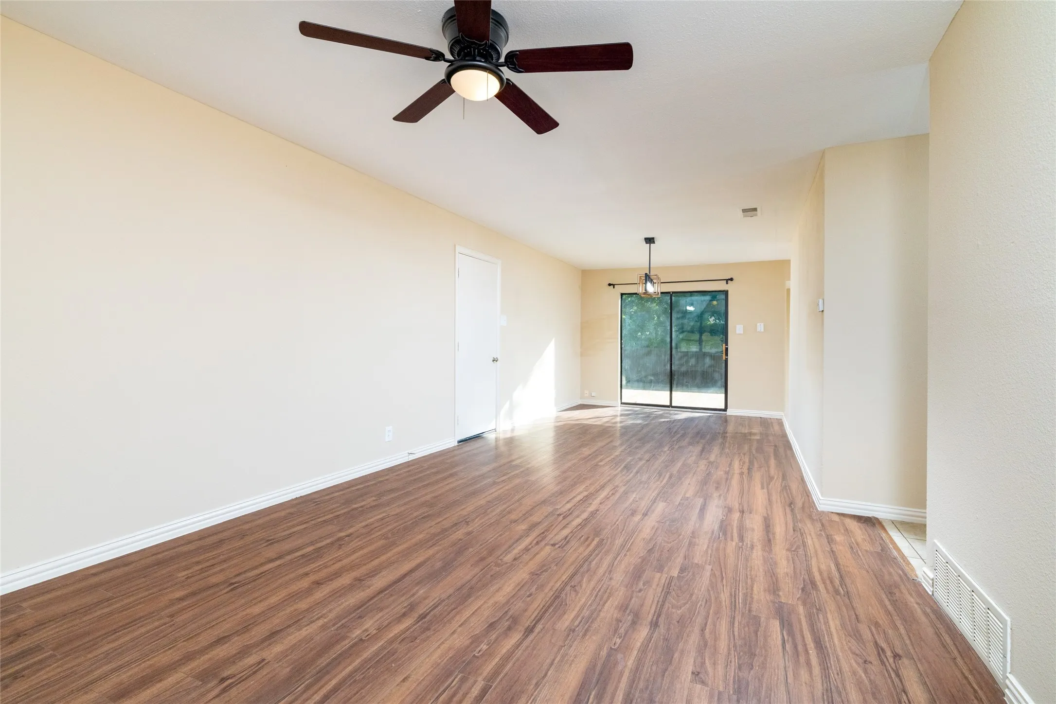 Single Family Residence For Sale in Dallas County , 2906 Harvard Street N, Irving, Texas 75062, 3 Bedroom, 2 Bathroom, 1 Garage spaces, 1,253 Sqft, built in 1963, mls#21358662, Real Estate Agent in Irving, Homes For Sale in Dallas county, Homes For Sale in Irving, Realtor in Irving Texas, Real Estate Brokerage Independent Realty Texas, Luminita Cordes Realtor