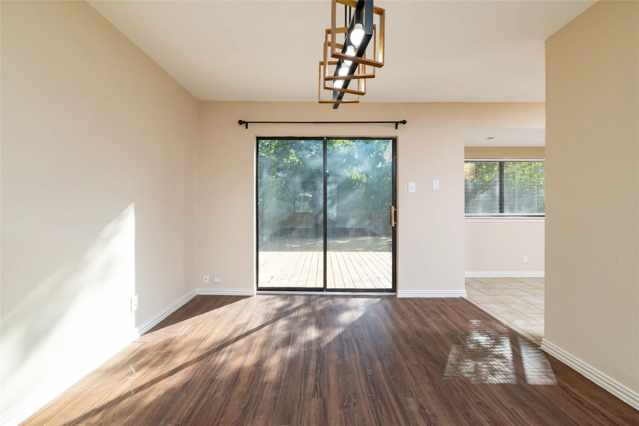 Single Family Residence For Sale in Dallas County , 2906 Harvard Street N, Irving, Texas 75062, 3 Bedroom, 2 Bathroom, 1 Garage spaces, 1,253 Sqft, built in 1963, mls#21358662, Real Estate Agent in Irving, Homes For Sale in Dallas county, Homes For Sale in Irving, Realtor in Irving Texas, Real Estate Brokerage Independent Realty Texas, Luminita Cordes Realtor