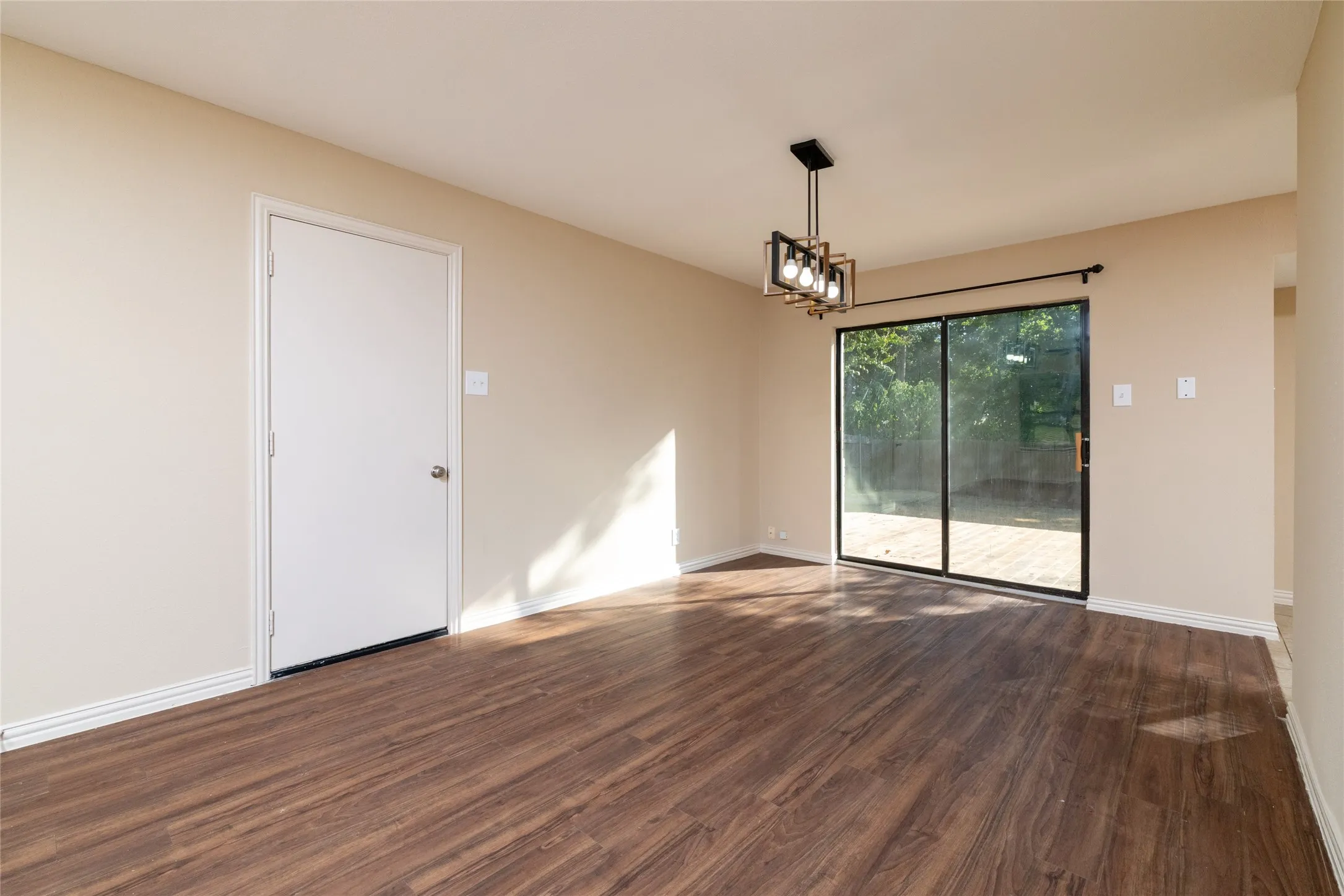 Single Family Residence For Sale in Dallas County , 2906 Harvard Street N, Irving, Texas 75062, 3 Bedroom, 2 Bathroom, 1 Garage spaces, 1,253 Sqft, built in 1963, mls#21358662, Real Estate Agent in Irving, Homes For Sale in Dallas county, Homes For Sale in Irving, Realtor in Irving Texas, Real Estate Brokerage Independent Realty Texas, Luminita Cordes Realtor