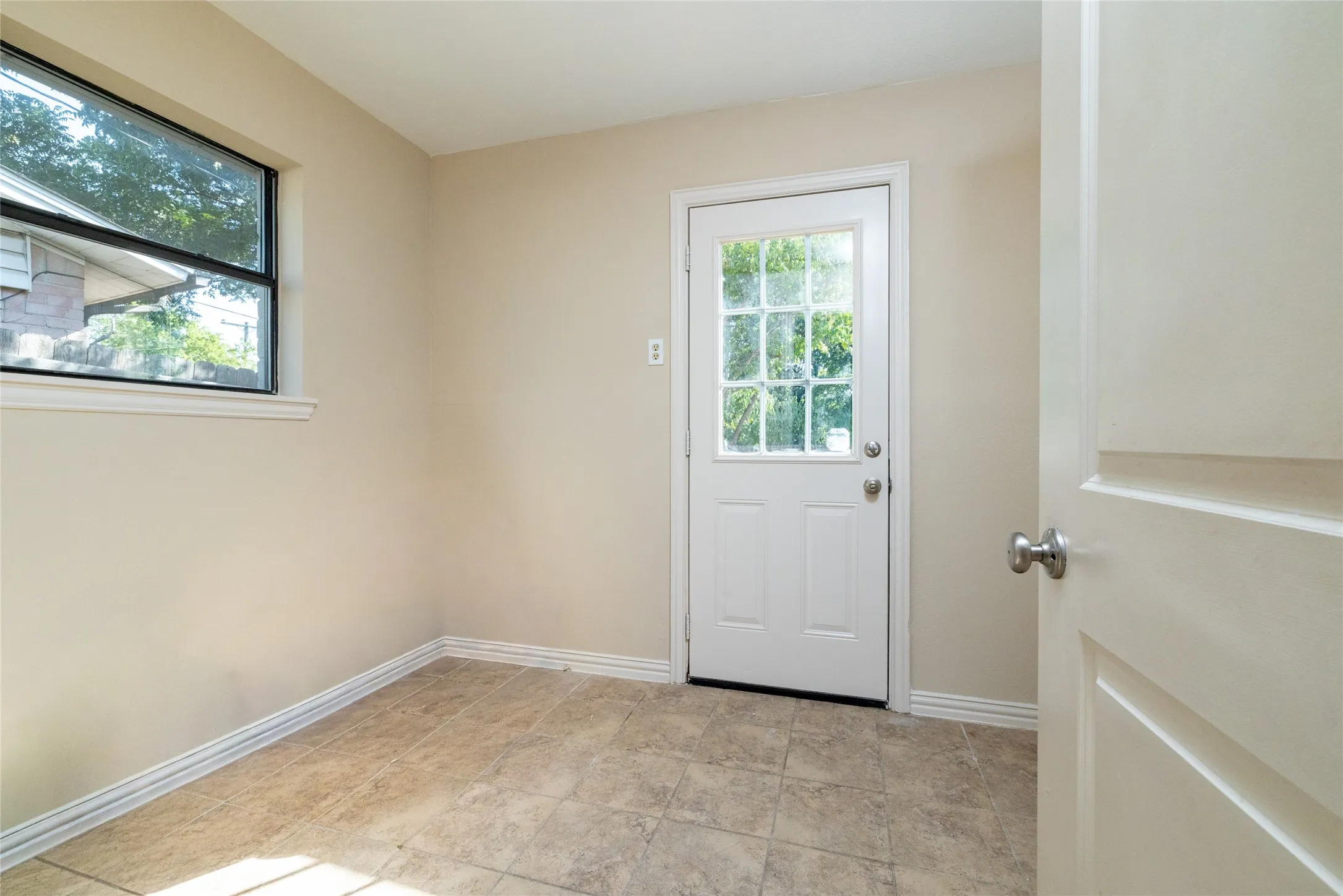 Single Family Residence For Sale in Dallas County , 2906 Harvard Street N, Irving, Texas 75062, 3 Bedroom, 2 Bathroom, 1 Garage spaces, 1,253 Sqft, built in 1963, mls#21358662, Real Estate Agent in Irving, Homes For Sale in Dallas county, Homes For Sale in Irving, Realtor in Irving Texas, Real Estate Brokerage Independent Realty Texas, Luminita Cordes Realtor