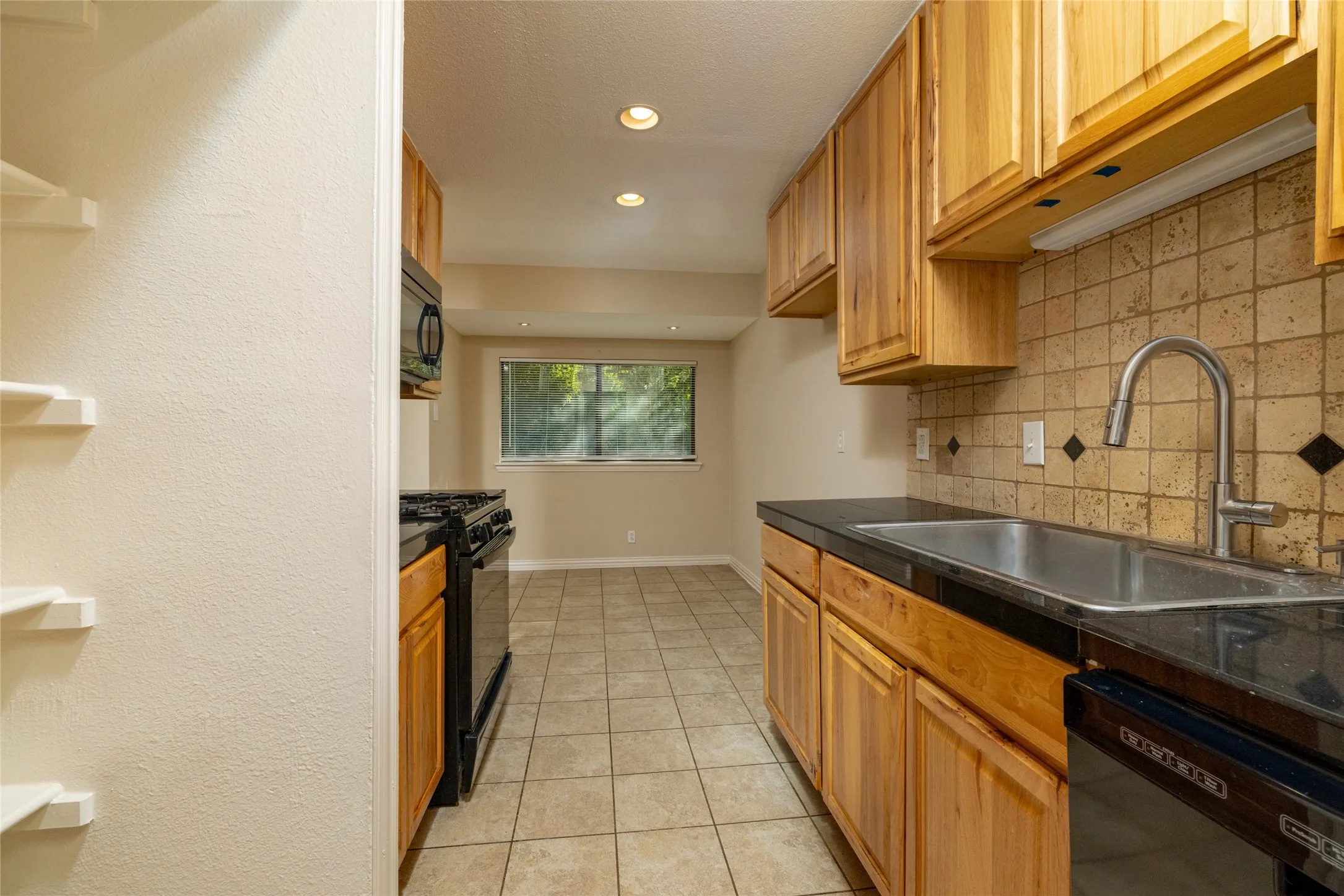 Single Family Residence For Sale in Dallas County , 2906 Harvard Street N, Irving, Texas 75062, 3 Bedroom, 2 Bathroom, 1 Garage spaces, 1,253 Sqft, built in 1963, mls#21358662, Real Estate Agent in Irving, Homes For Sale in Dallas county, Homes For Sale in Irving, Realtor in Irving Texas, Real Estate Brokerage Independent Realty Texas, Luminita Cordes Realtor
