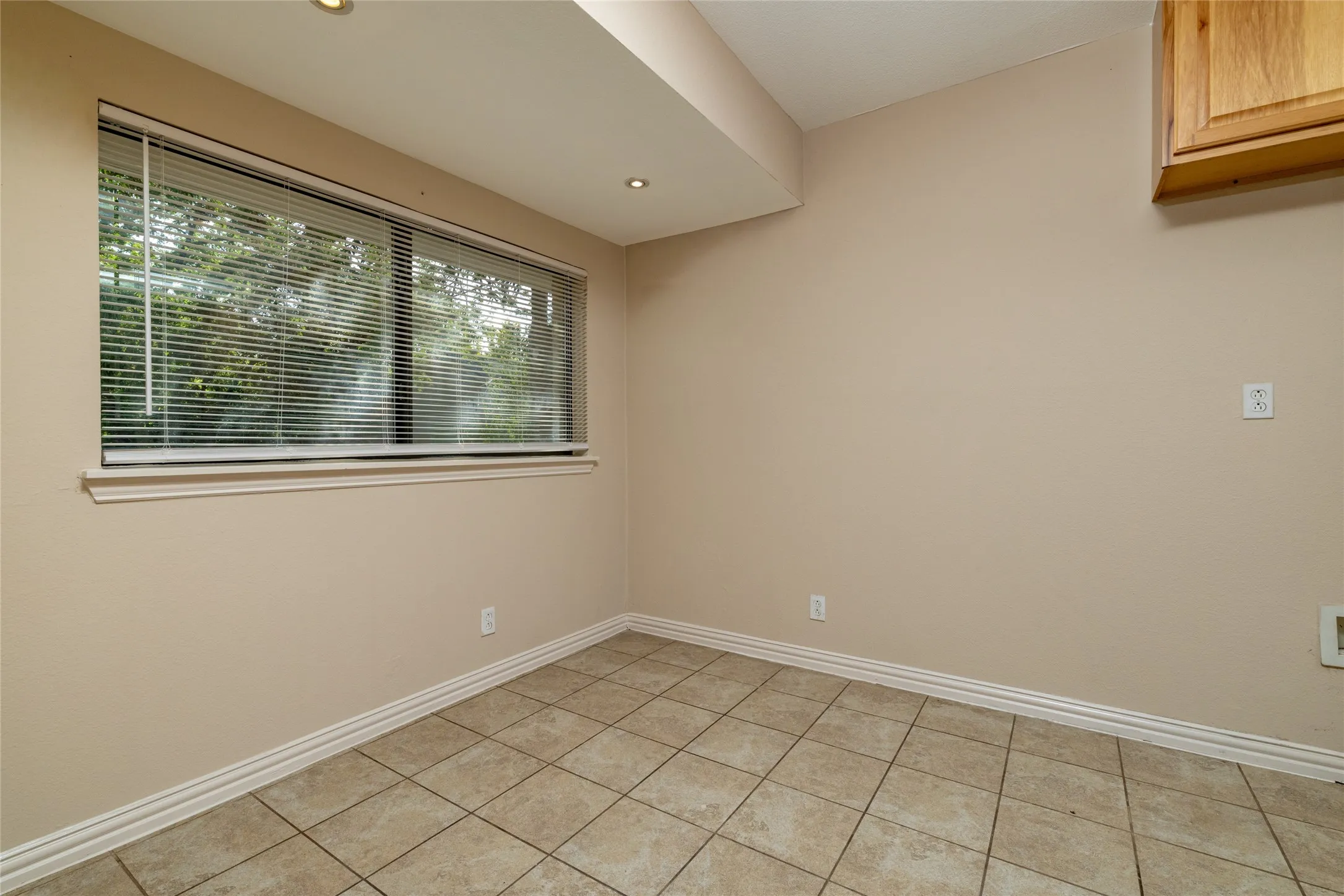 Single Family Residence For Sale in Dallas County , 2906 Harvard Street N, Irving, Texas 75062, 3 Bedroom, 2 Bathroom, 1 Garage spaces, 1,253 Sqft, built in 1963, mls#21358662, Real Estate Agent in Irving, Homes For Sale in Dallas county, Homes For Sale in Irving, Realtor in Irving Texas, Real Estate Brokerage Independent Realty Texas, Luminita Cordes Realtor