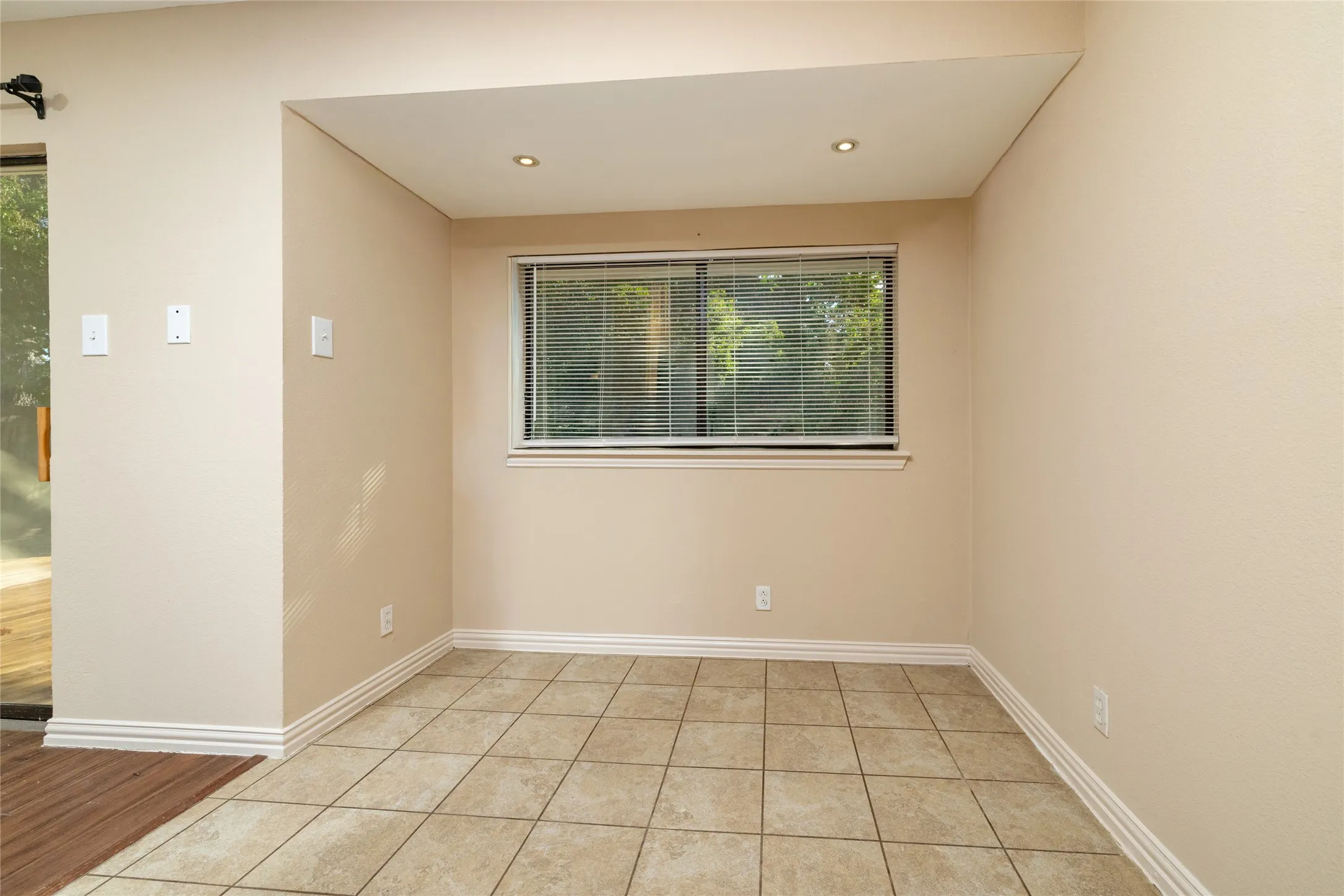 Single Family Residence For Sale in Dallas County , 2906 Harvard Street N, Irving, Texas 75062, 3 Bedroom, 2 Bathroom, 1 Garage spaces, 1,253 Sqft, built in 1963, mls#21358662, Real Estate Agent in Irving, Homes For Sale in Dallas county, Homes For Sale in Irving, Realtor in Irving Texas, Real Estate Brokerage Independent Realty Texas, Luminita Cordes Realtor